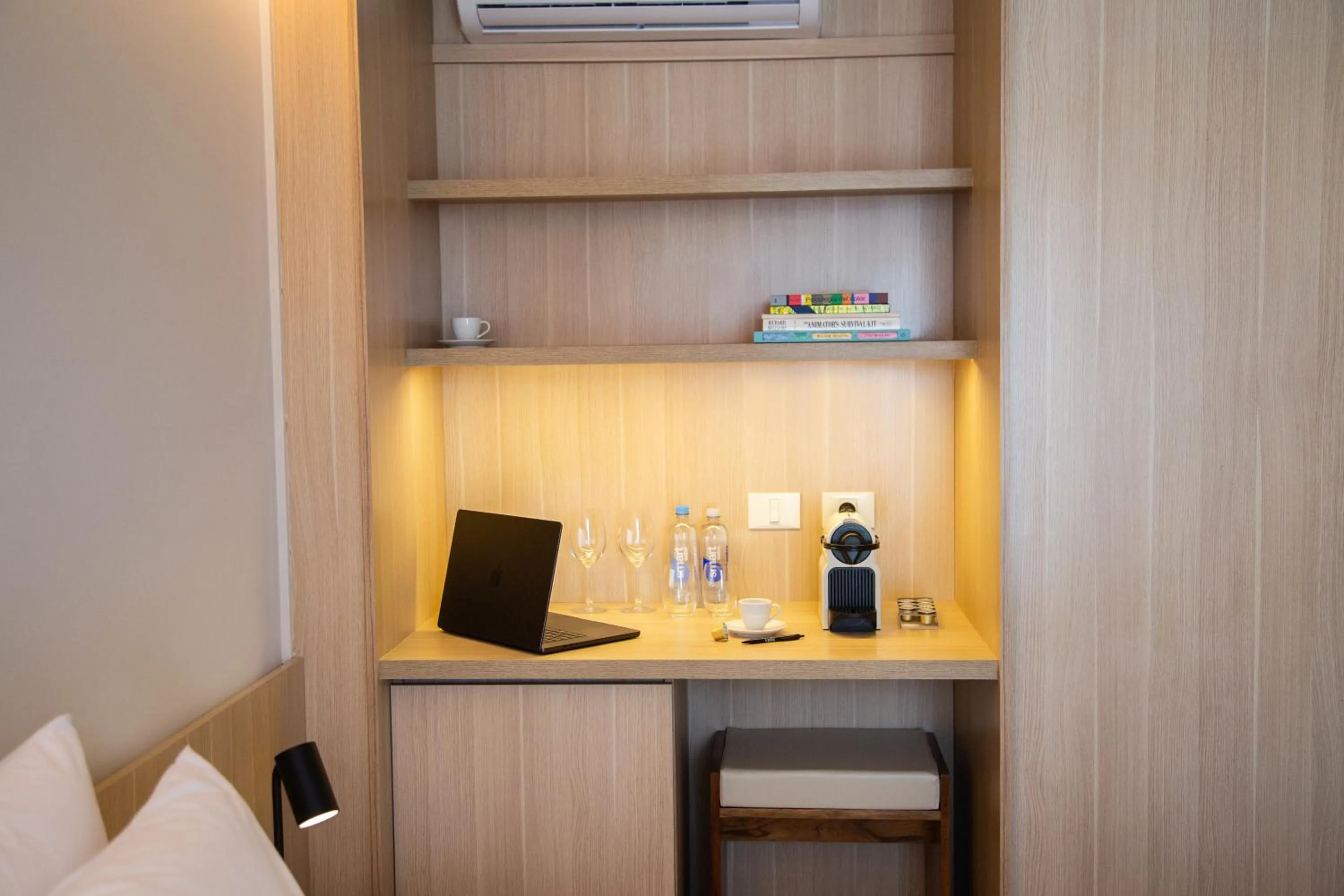 Coffee/tea facilities in Vilon Recoleta Hotel