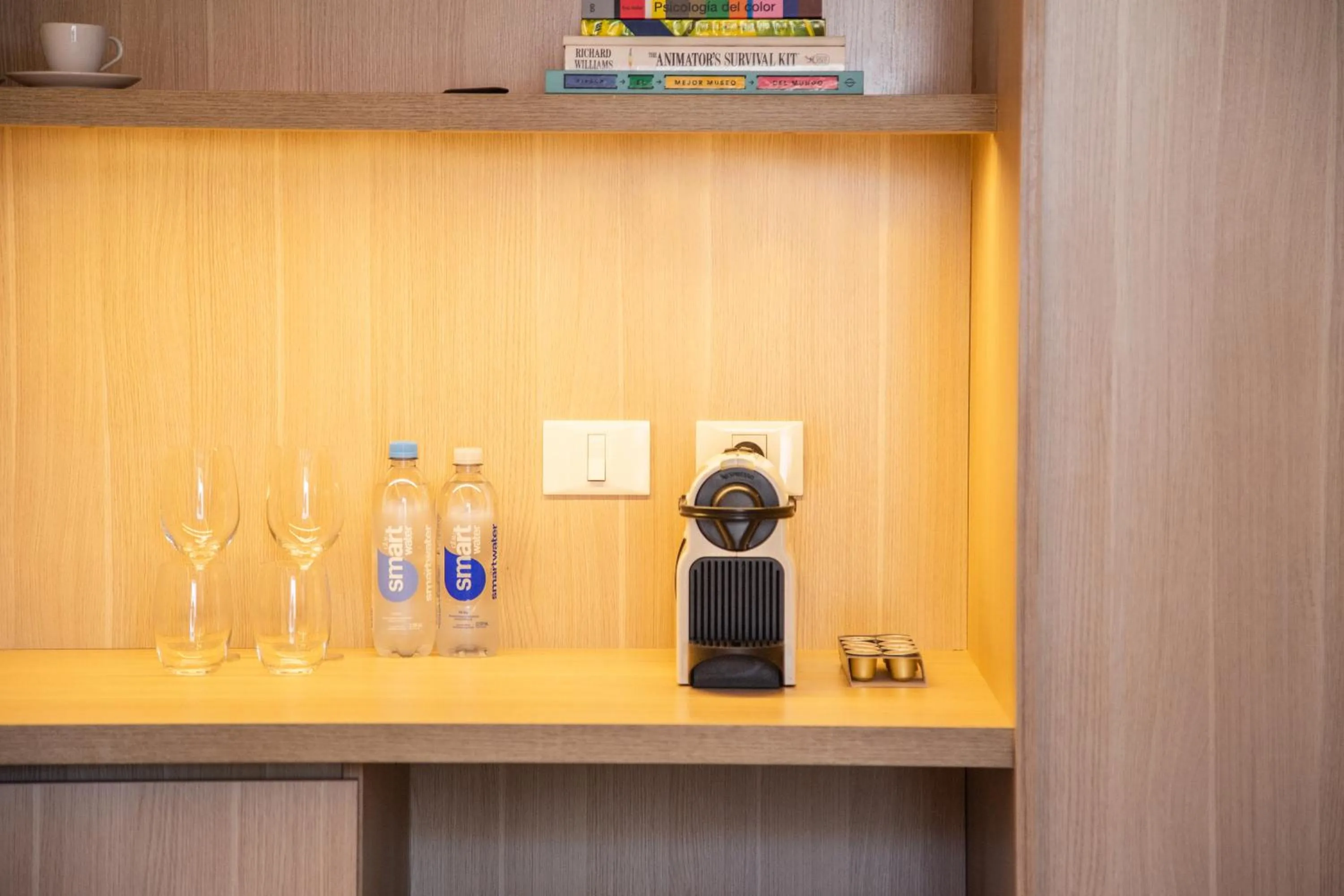 Coffee/tea facilities in Vilon Recoleta Hotel