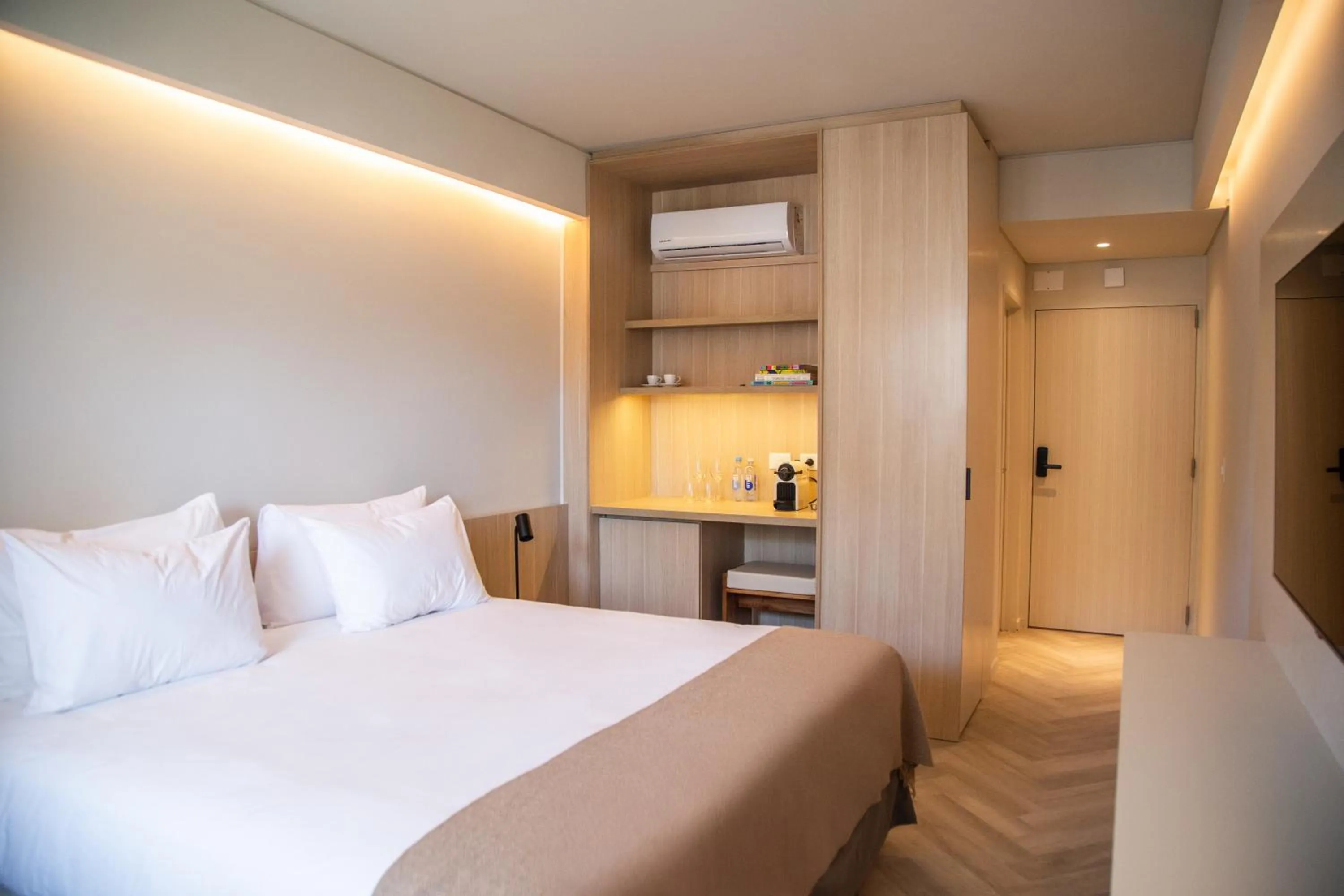 Photo of the whole room, Bed in Vilon Recoleta Hotel