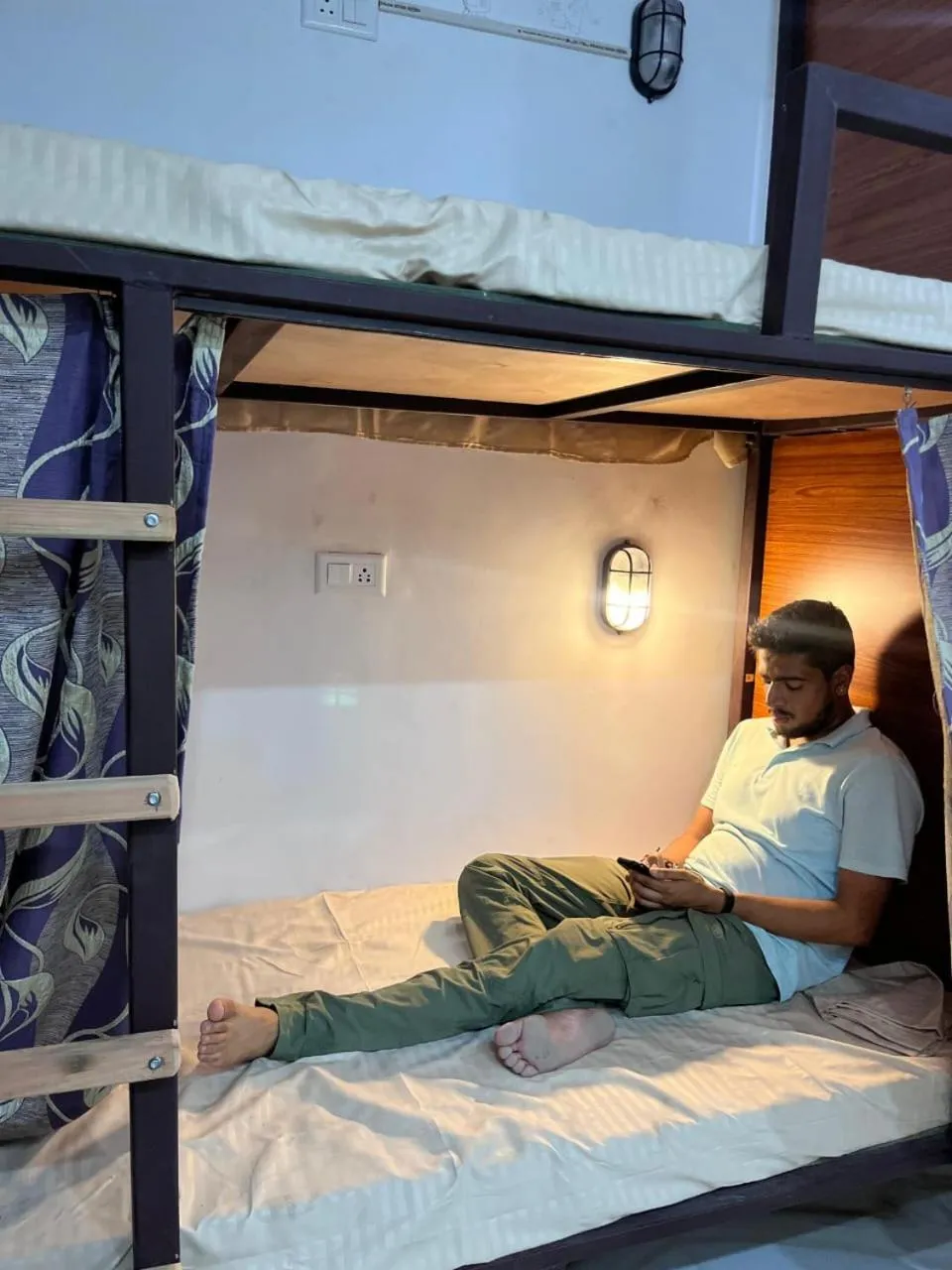 People, Bed in Backpackers Station