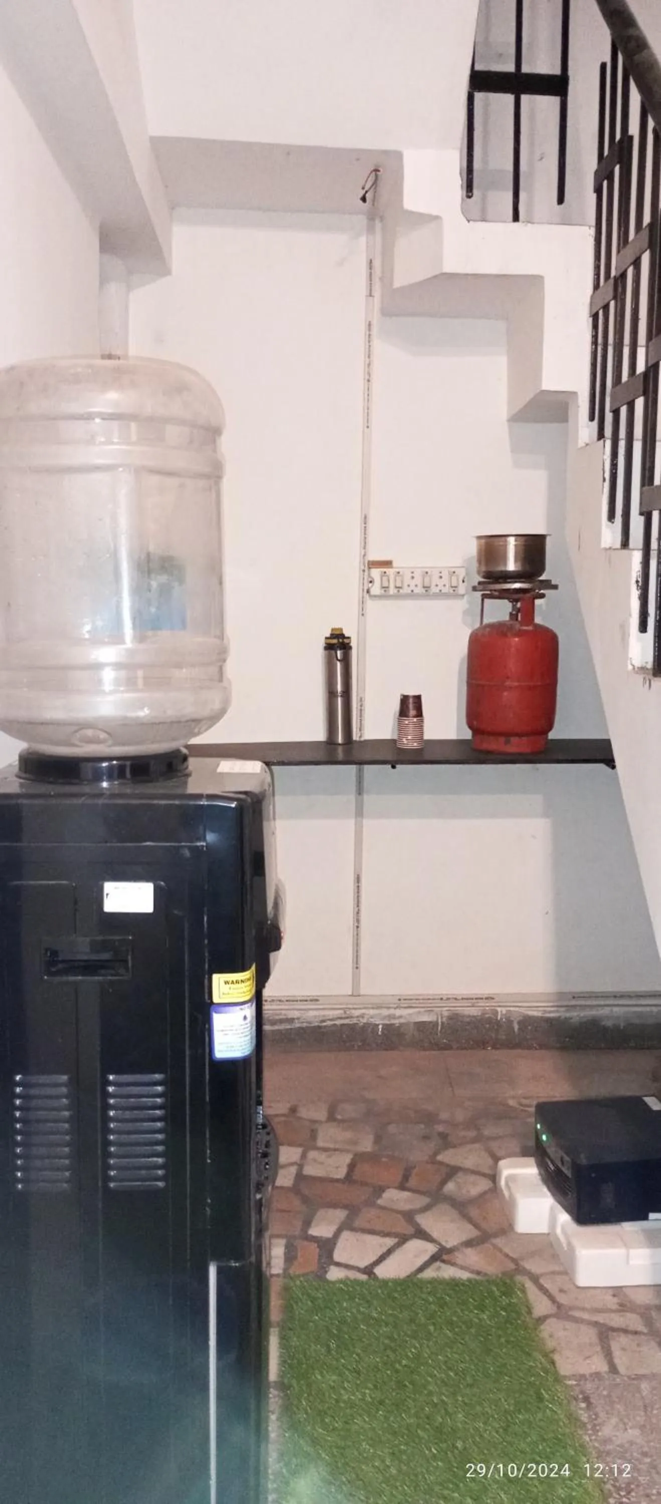 Communal kitchen in Backpackers Station