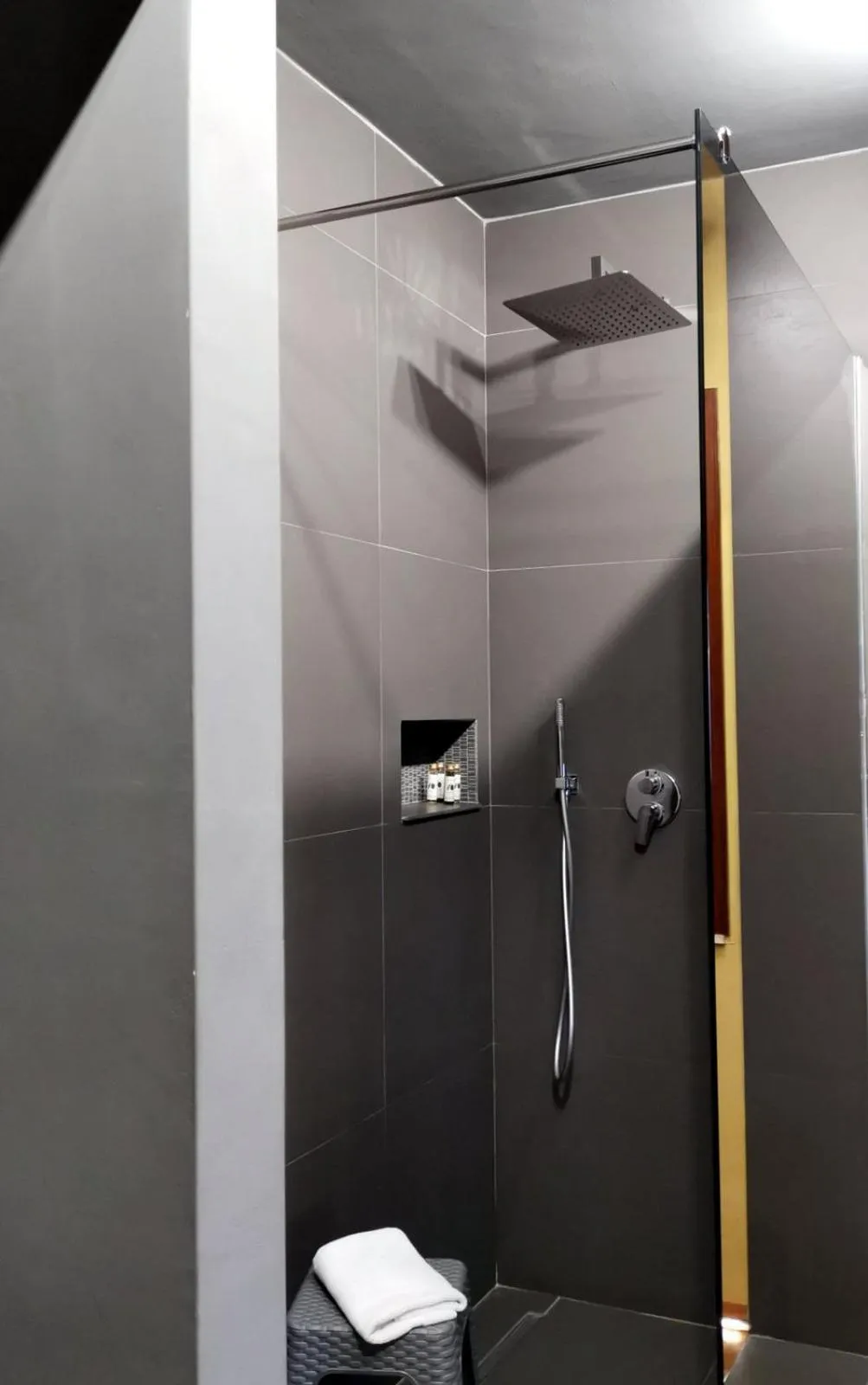 Shower in Villa La Lumia B&B Suites & Apartments