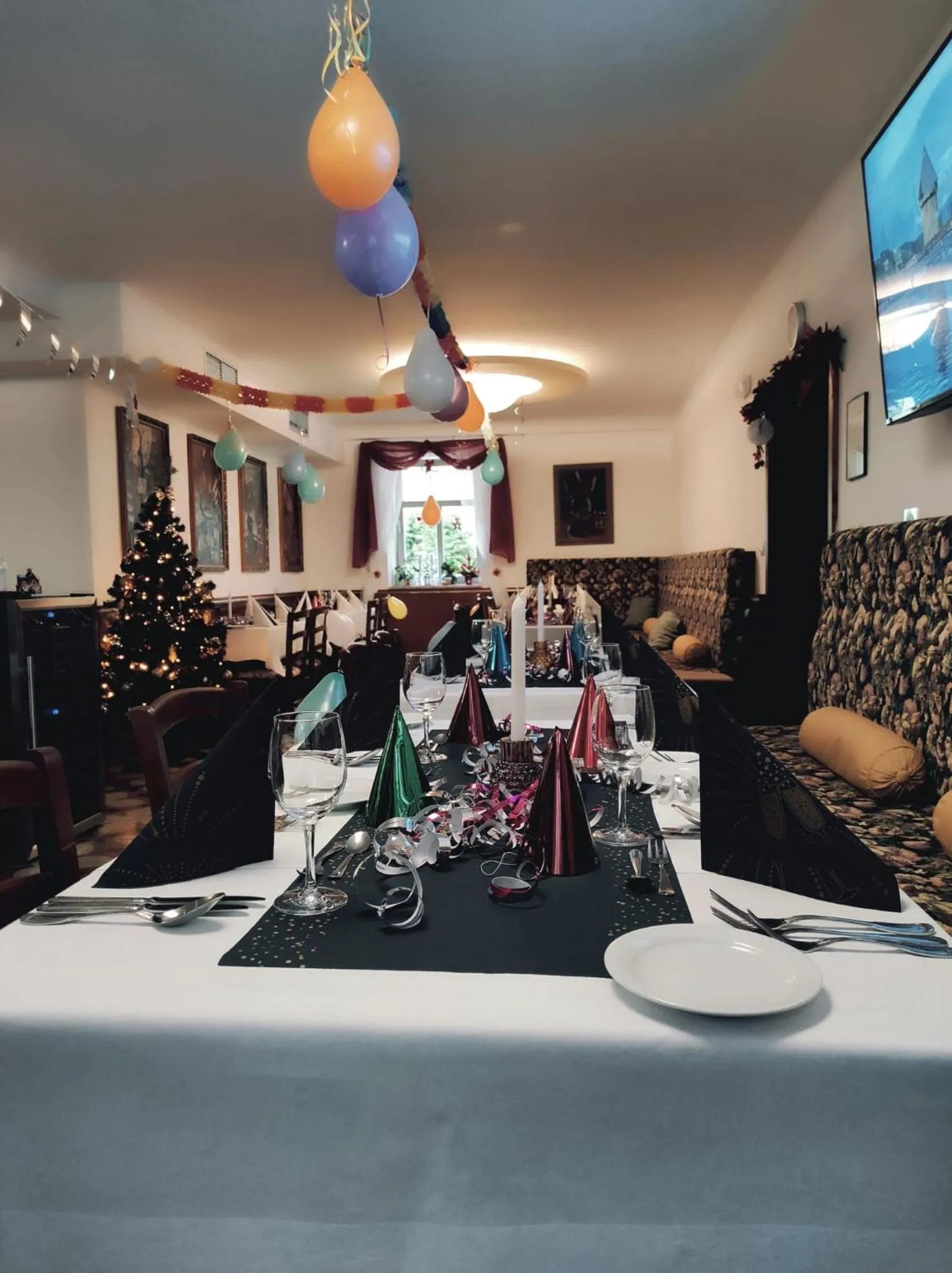 Restaurant/places to eat in Parkhotel Forest