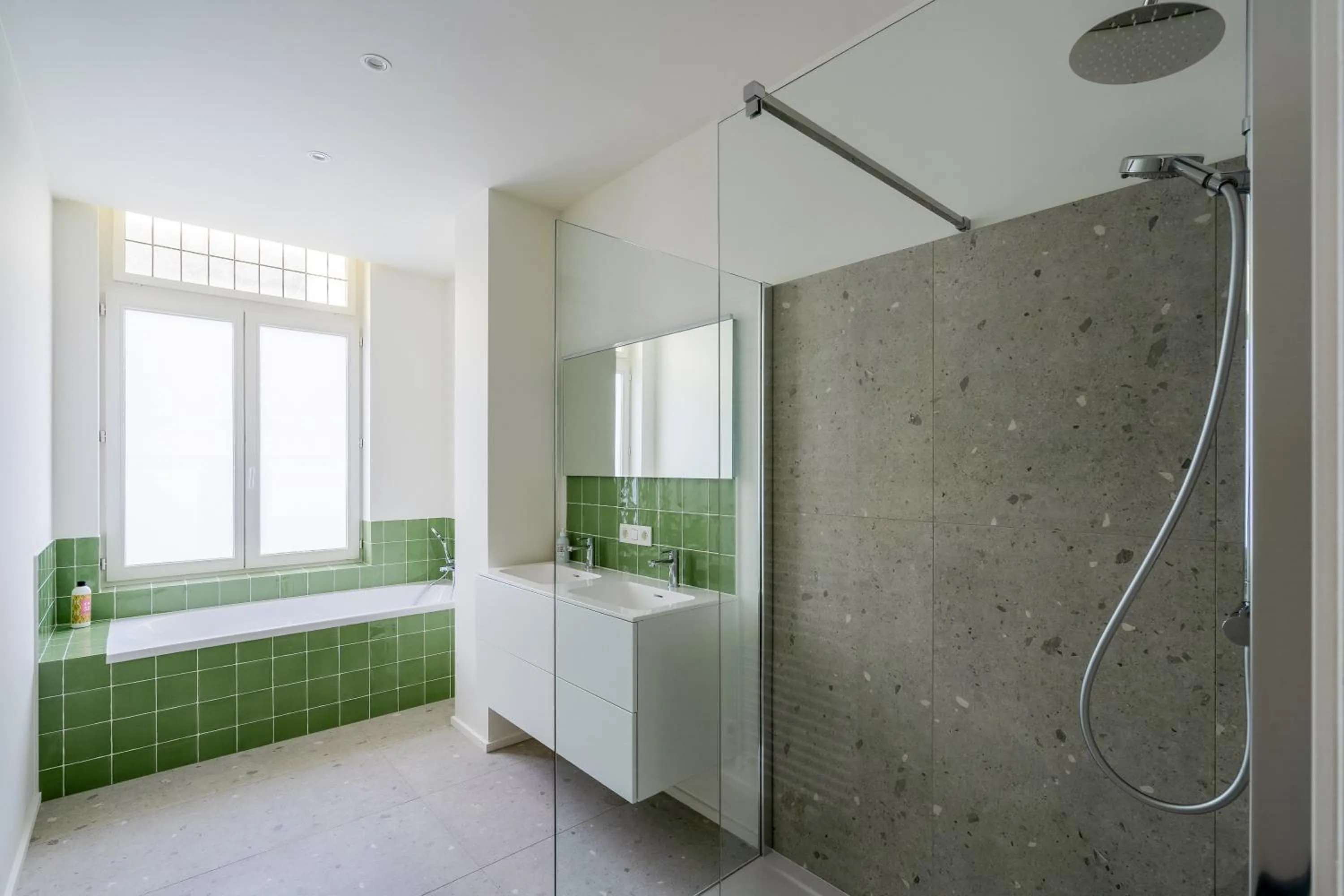 Shower in Smartflats - Meir Antwerp
