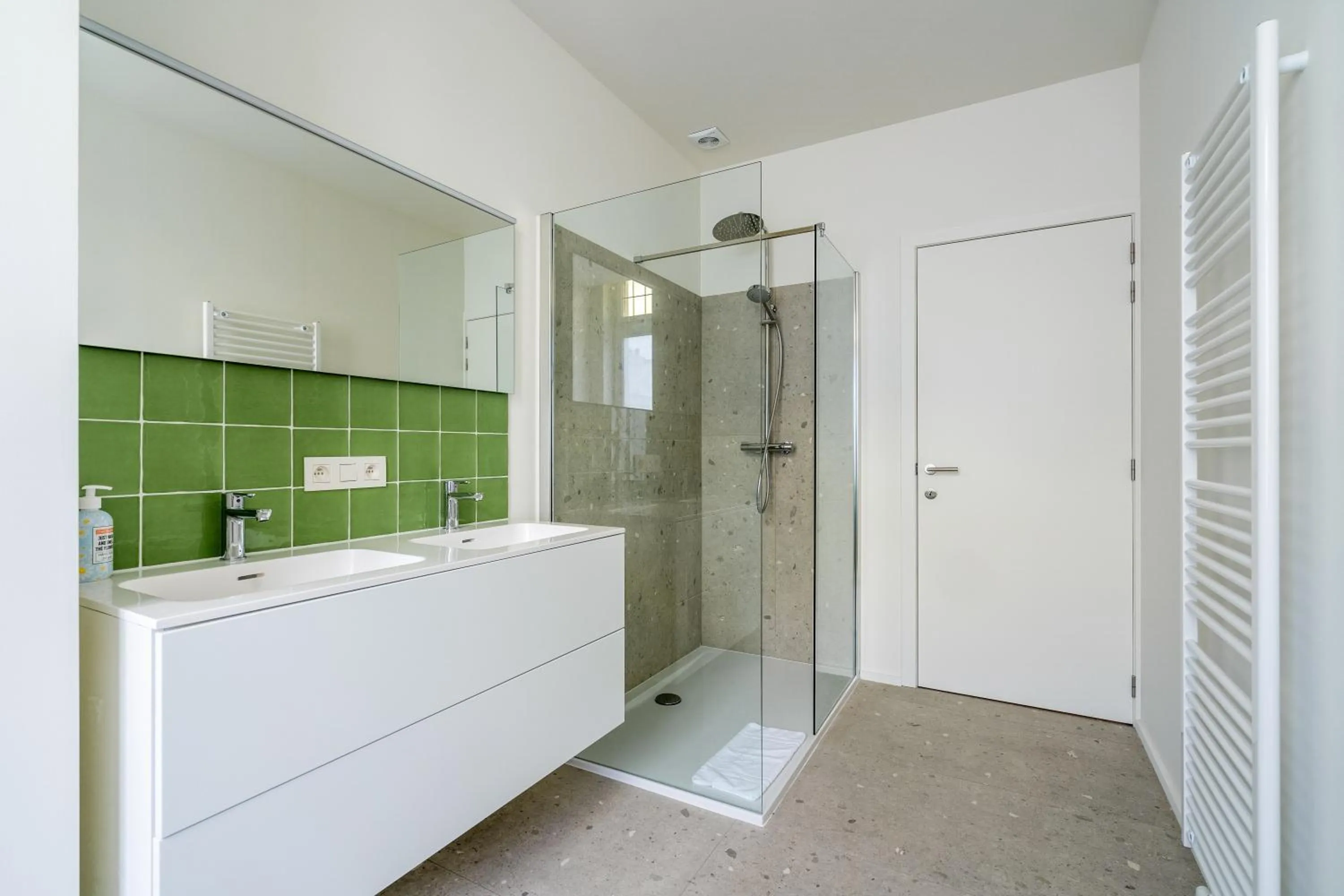 Shower in Smartflats - Meir Antwerp