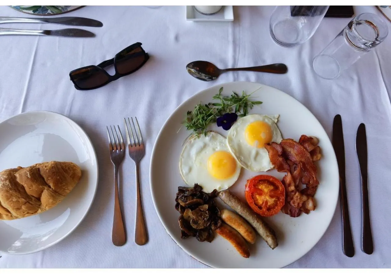 Food and drinks in Sheppard Boutique Hotel