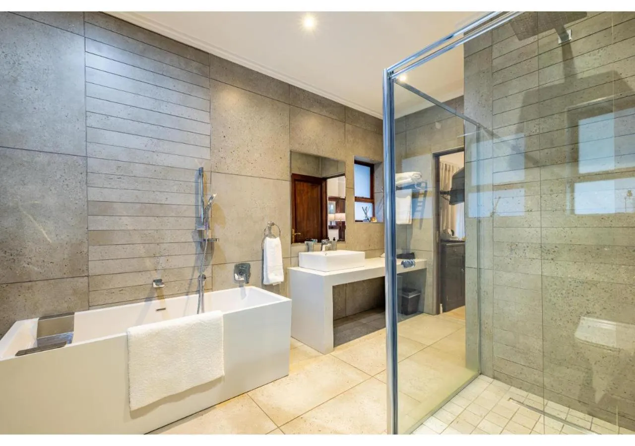 Shower in Sheppard Boutique Hotel