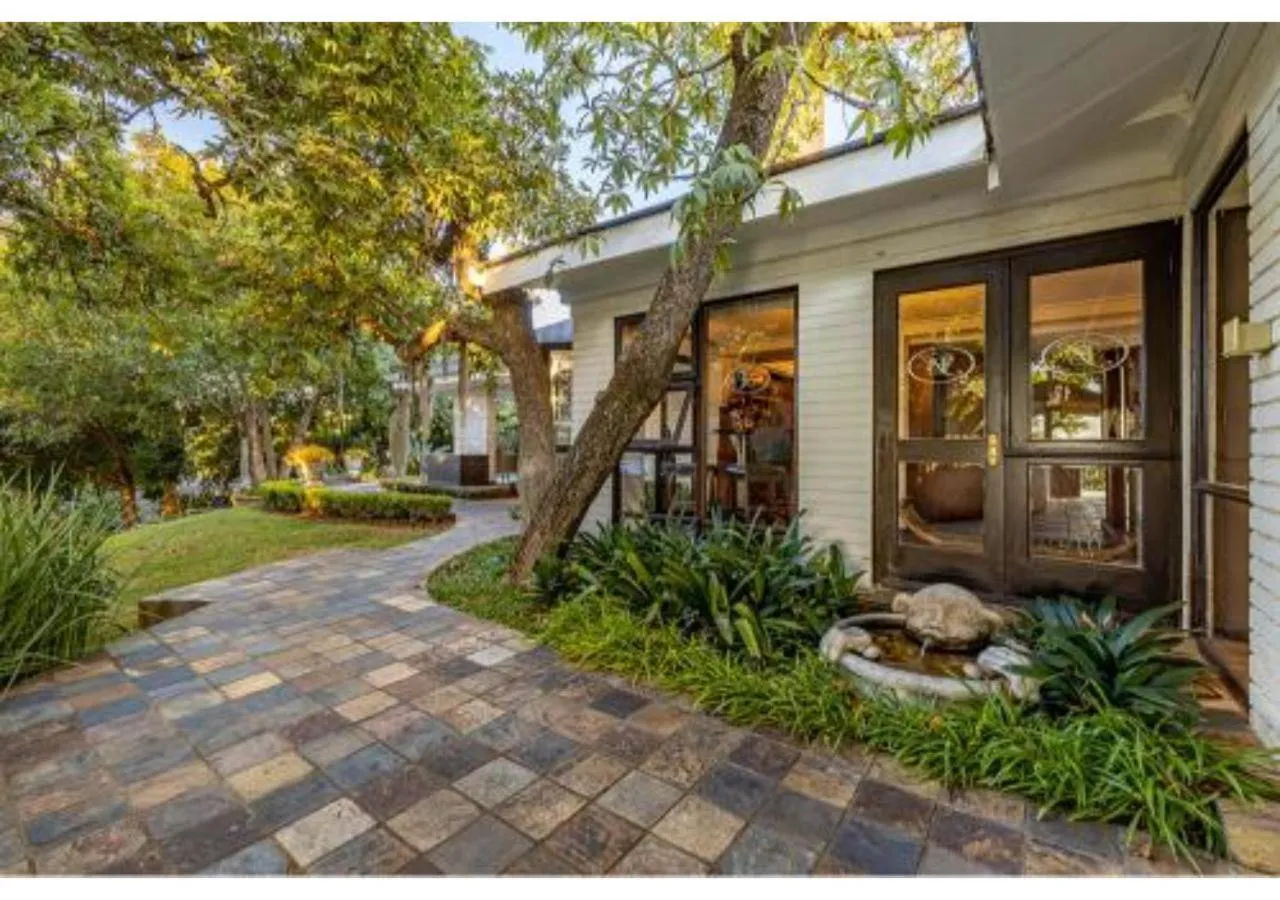 Property building in Sheppard Boutique Hotel