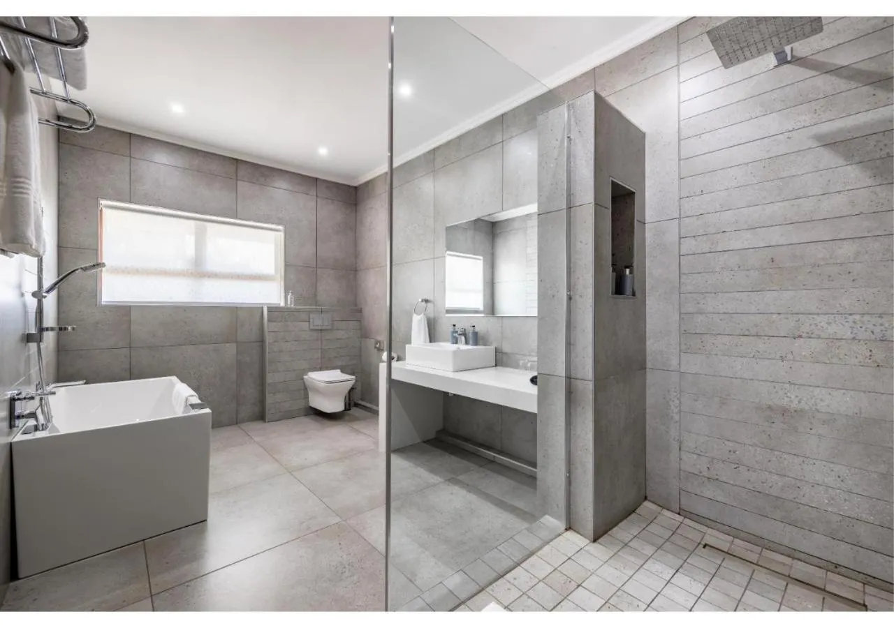 Shower in Sheppard Boutique Hotel