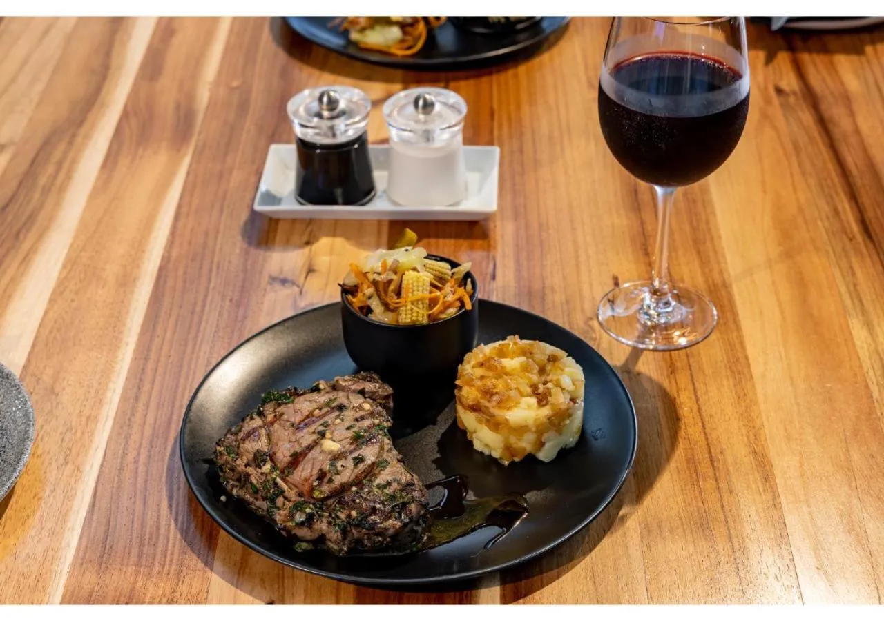 Restaurant/places to eat in Sheppard Boutique Hotel