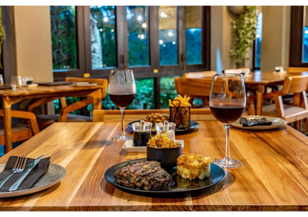 Restaurant/places to eat in Sheppard Boutique Hotel