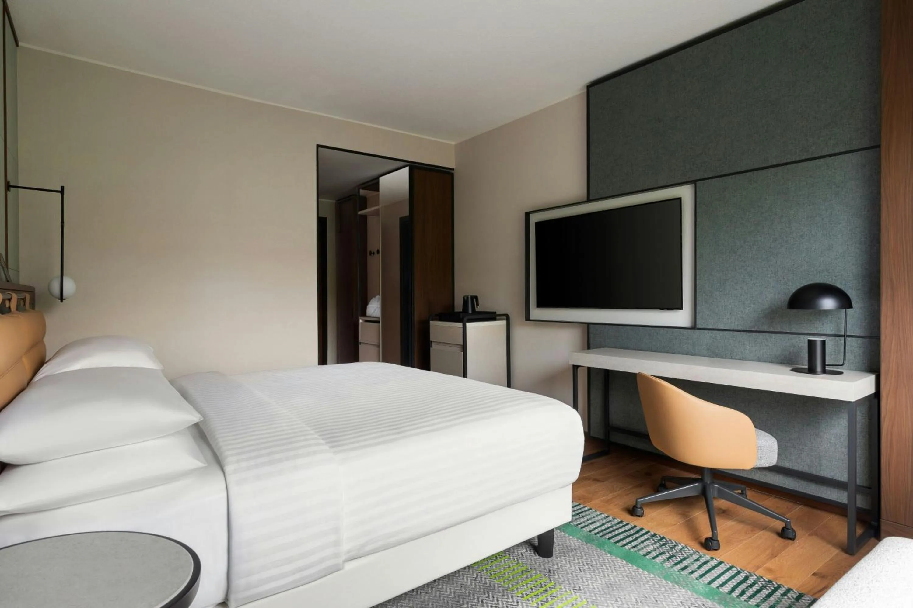 Photo of the whole room, Bed in Milan Marriott Hotel