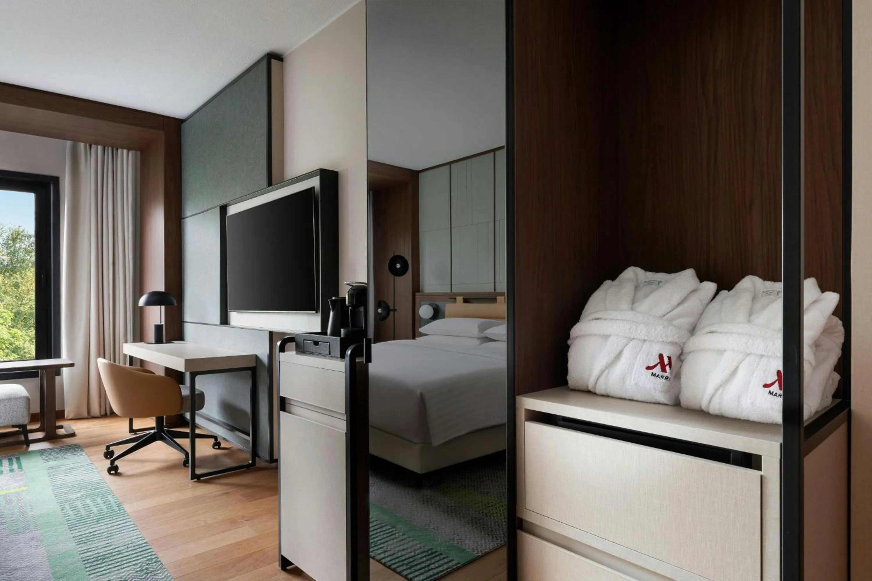 Photo of the whole room, Bed in Milan Marriott Hotel