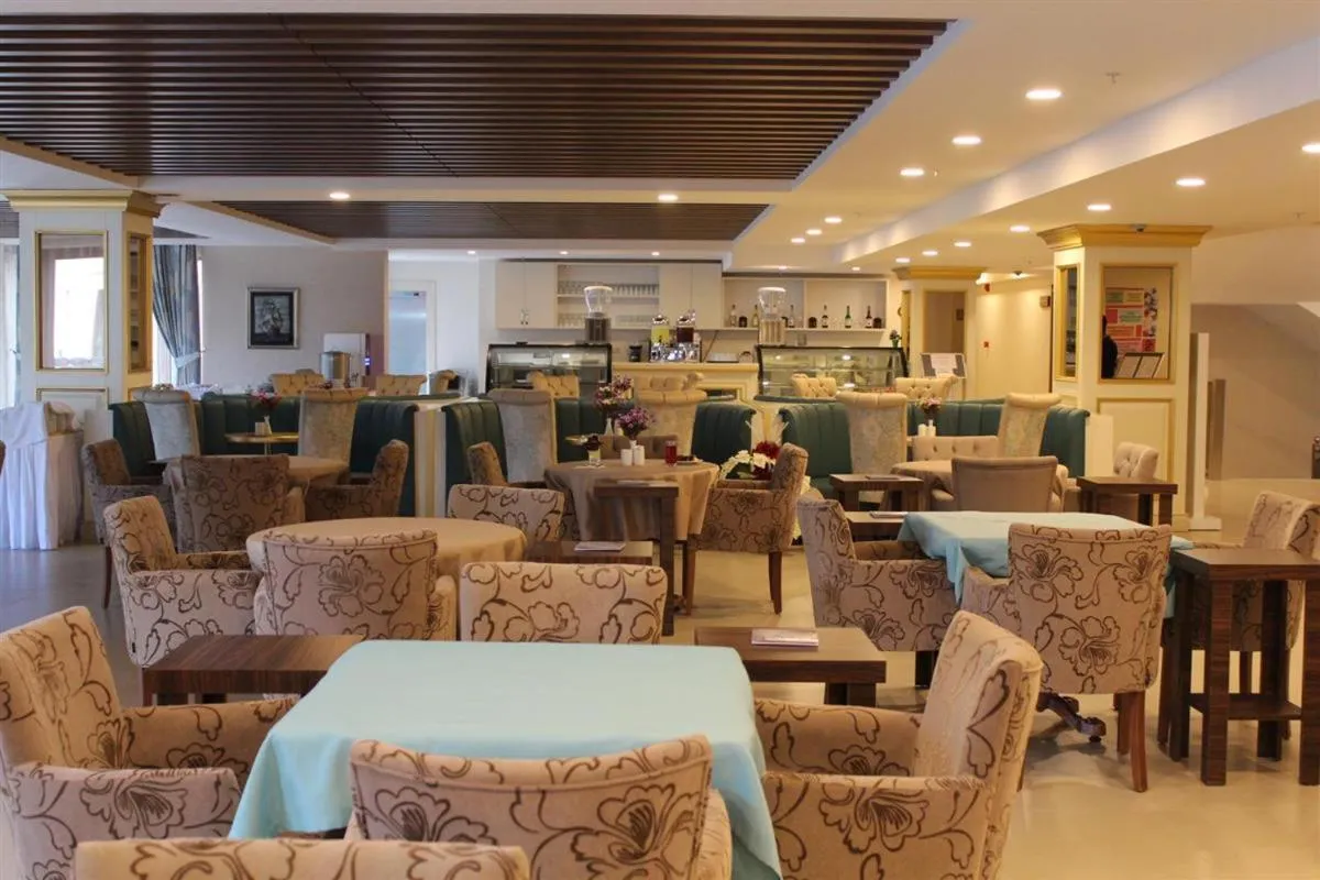Restaurant/places to eat in Cam Thermal Resort Hotel & Spa