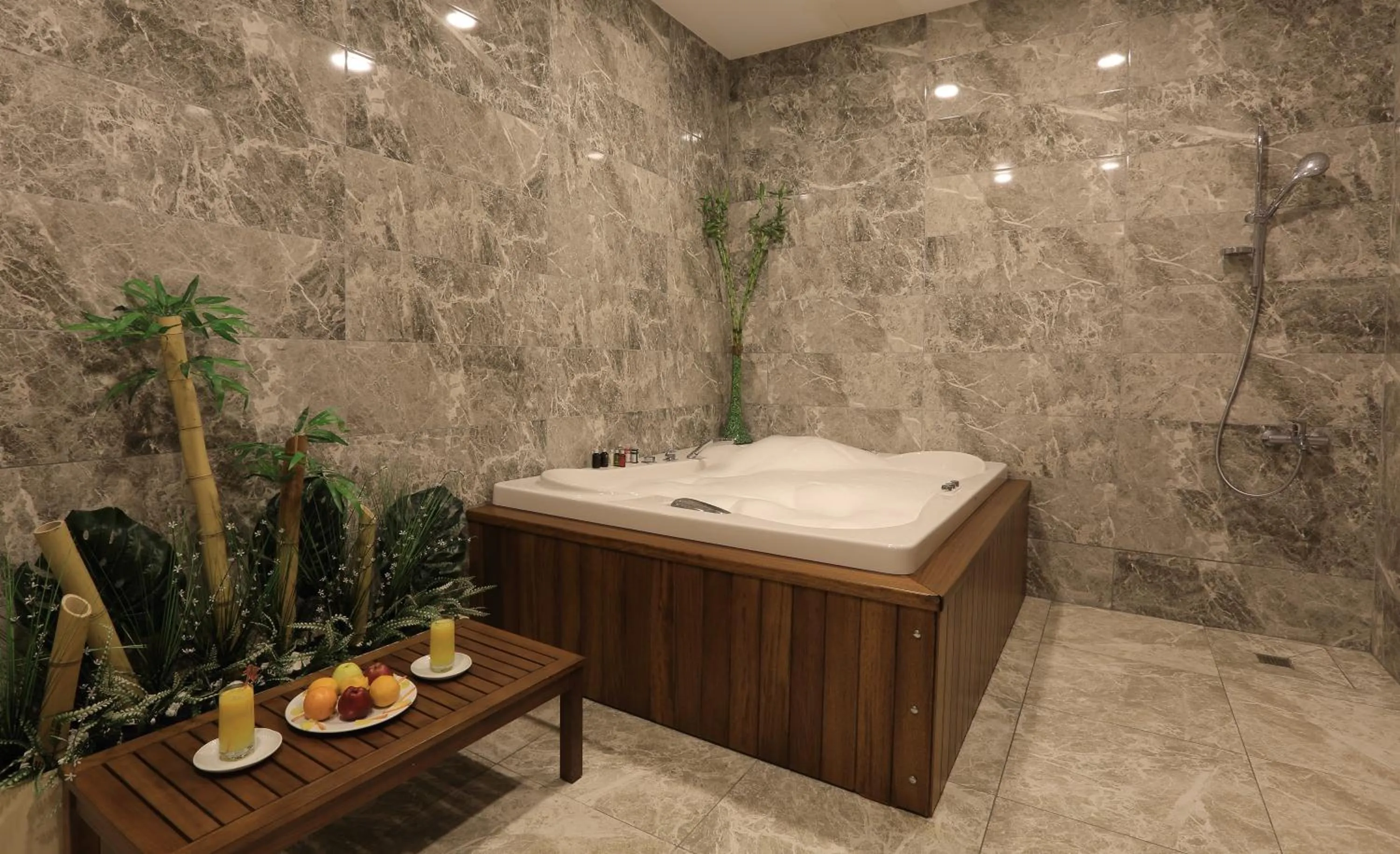 Hot Tub in Cam Thermal Resort Hotel & Spa