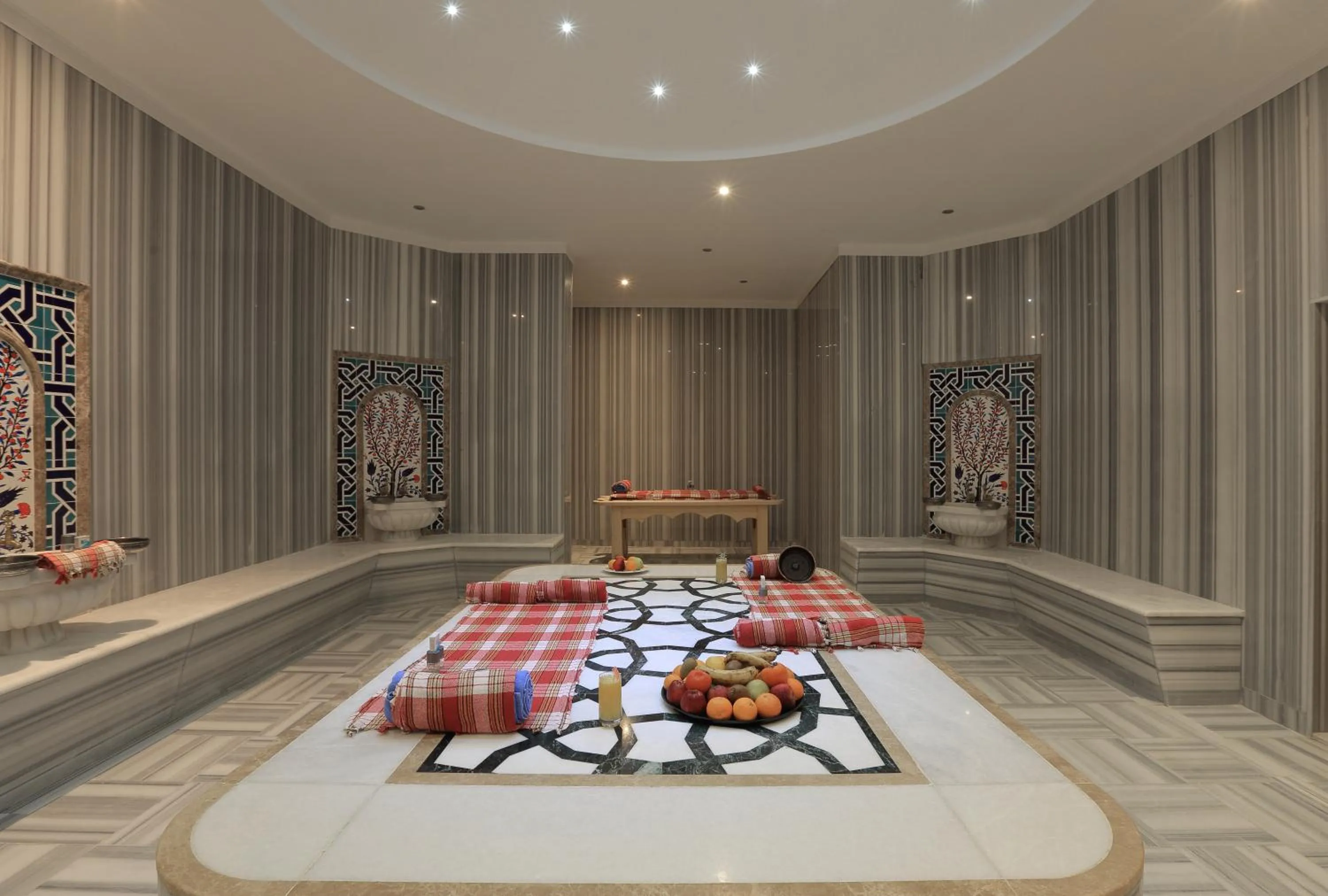 Swimming pool, Bed in Cam Thermal Resort Hotel & Spa