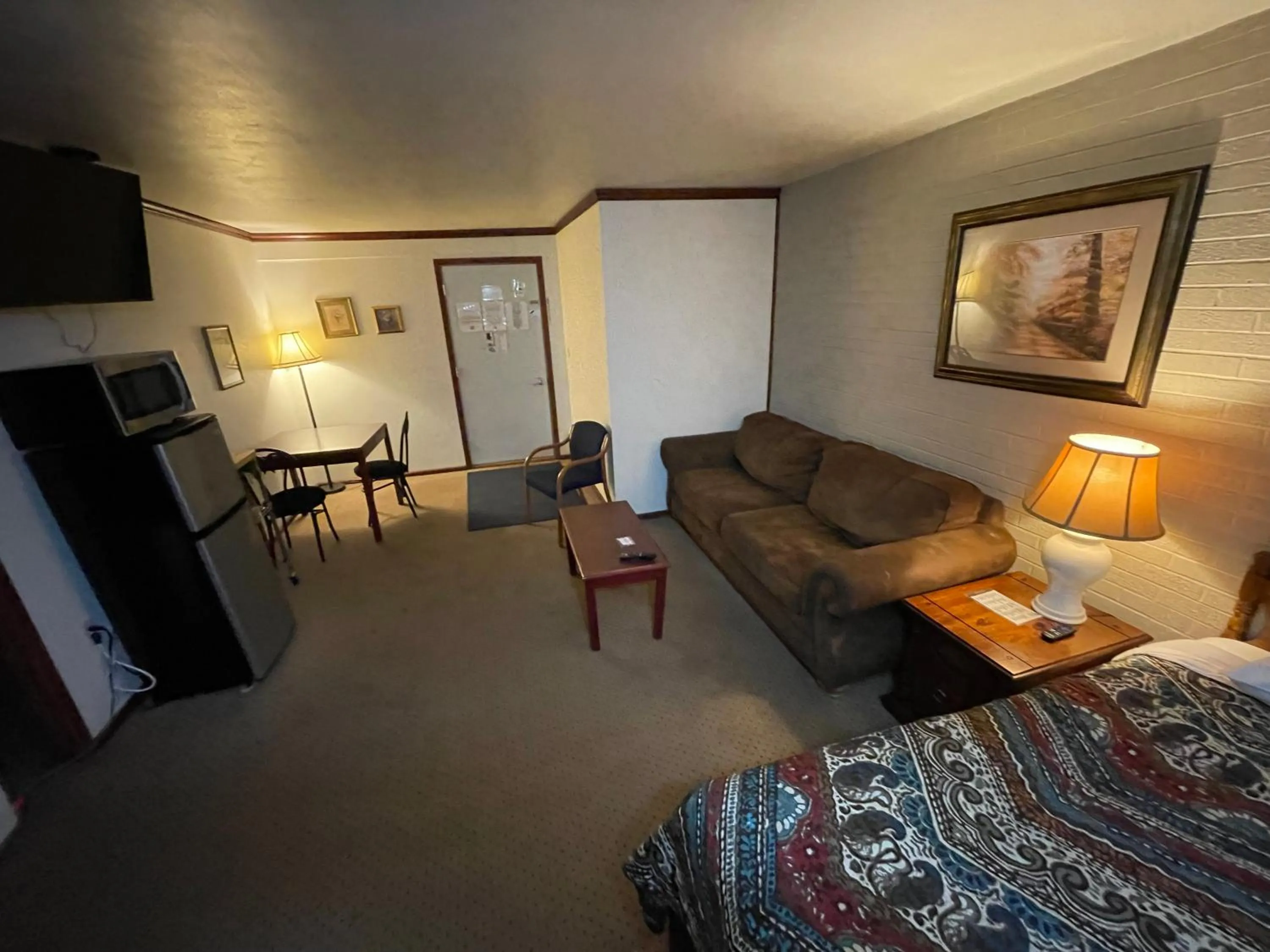 Living room in Highland Court Motel