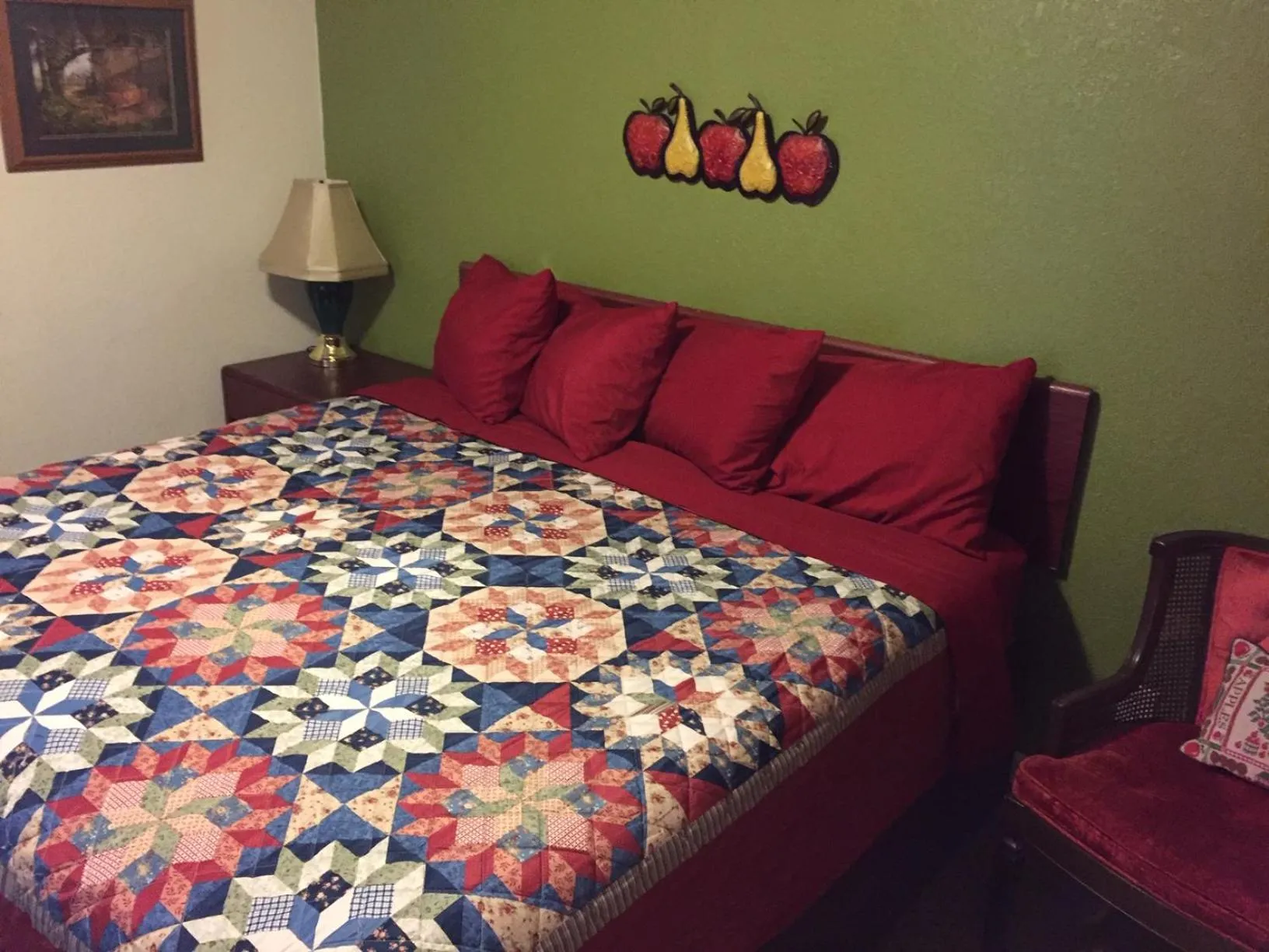 Bed in Highland Court Motel
