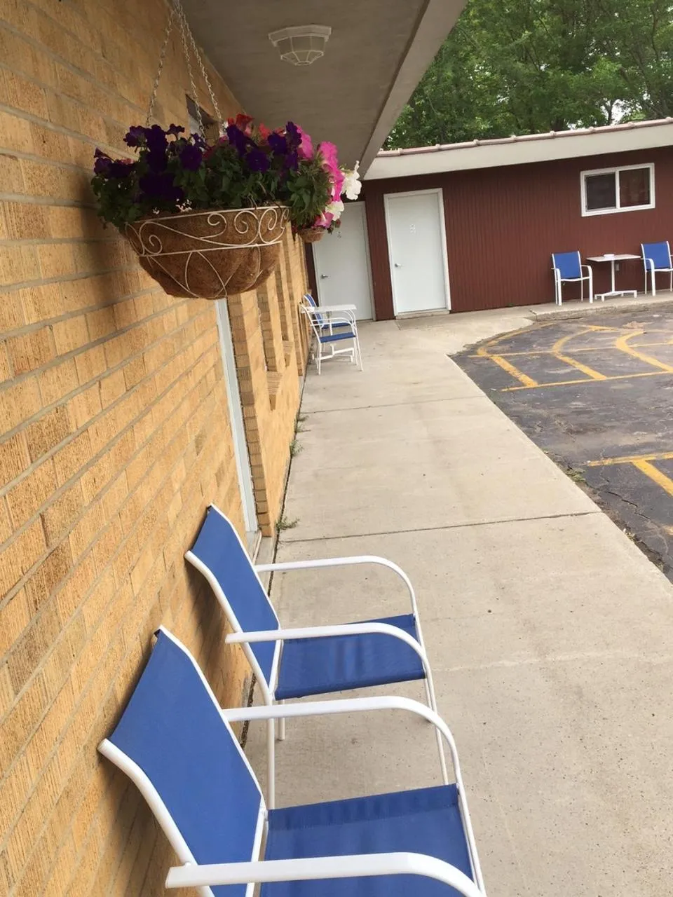 Patio in Highland Court Motel