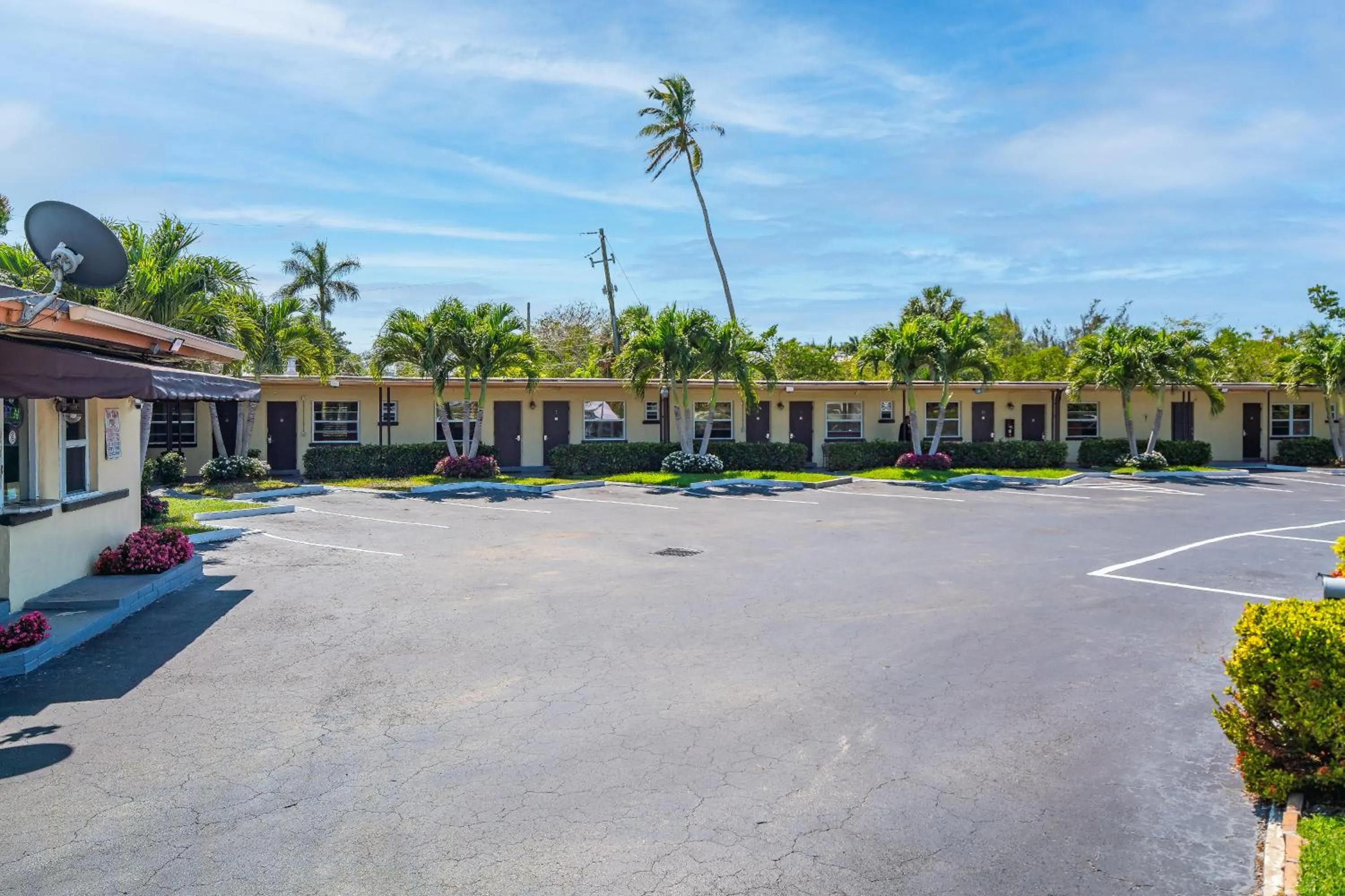 Property building in Tamiami Motel