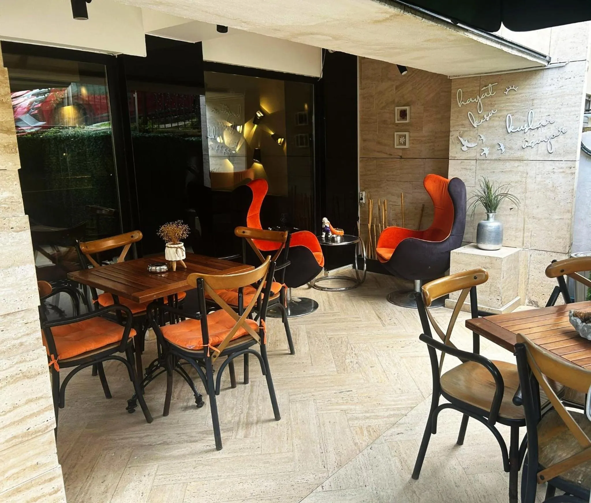 Garden in The Place Suit & Apartments