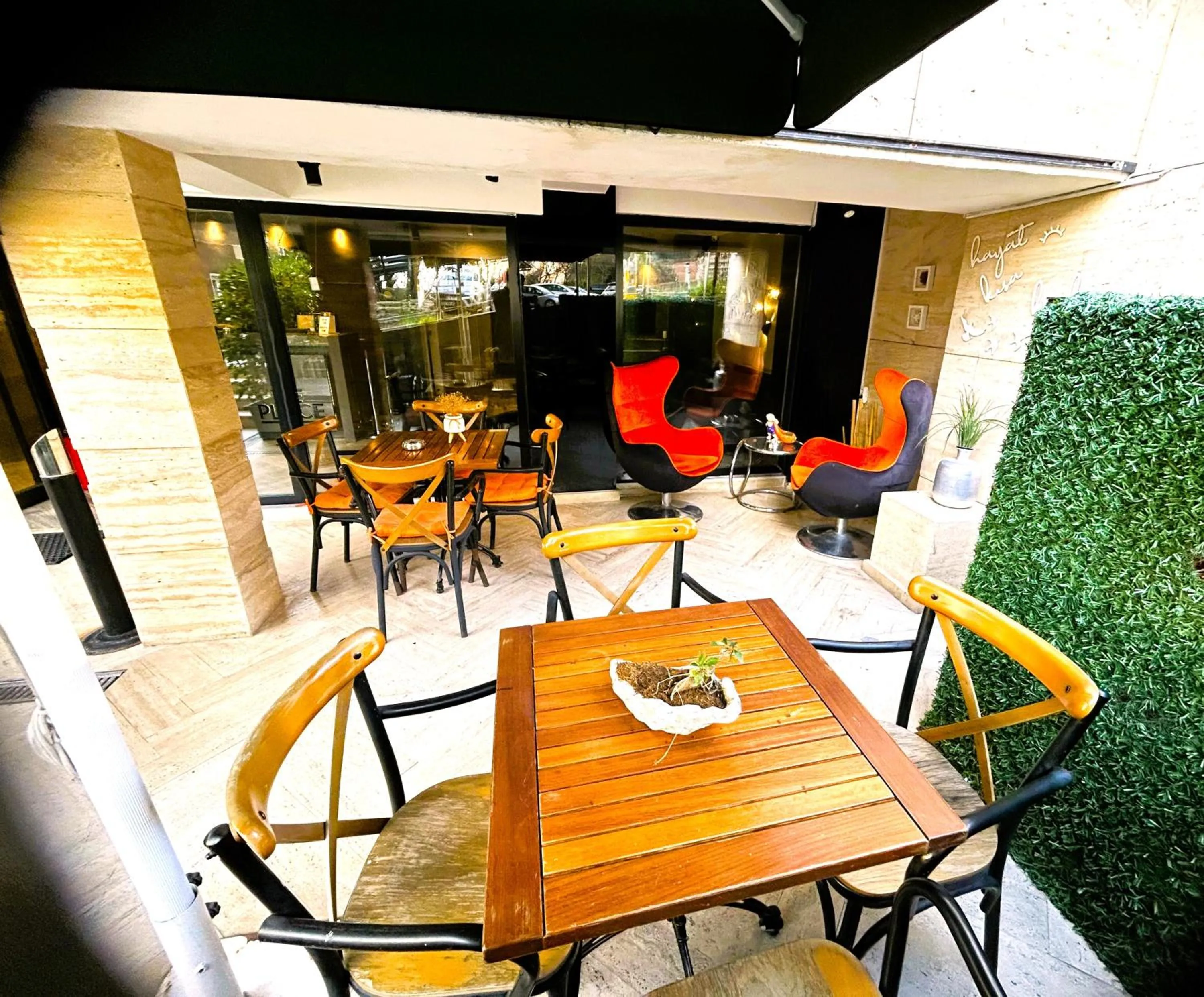 Garden in The Place Suit & Apartments