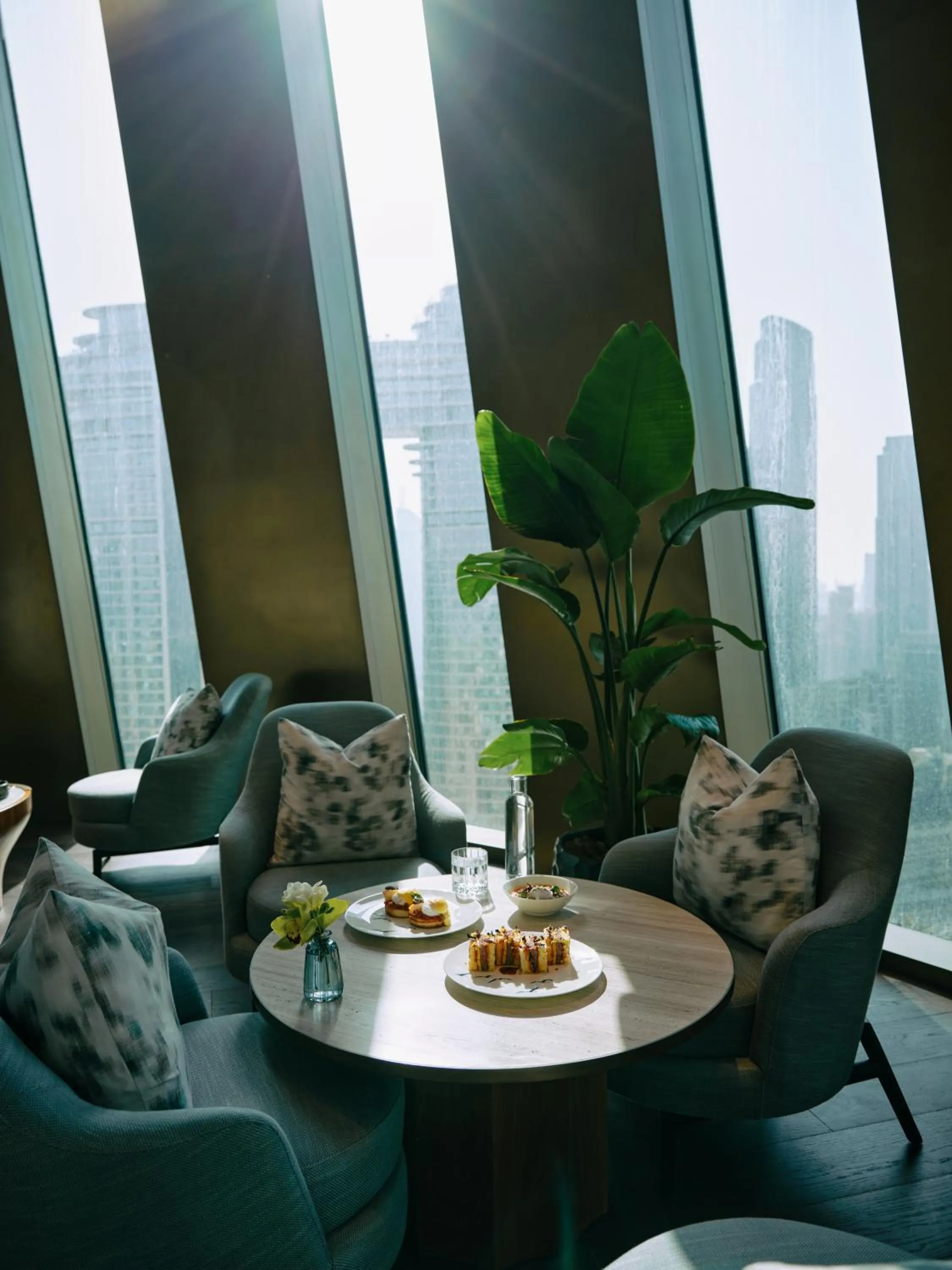 Lounge or bar in Mandarin Oriental Downtown, Dubai