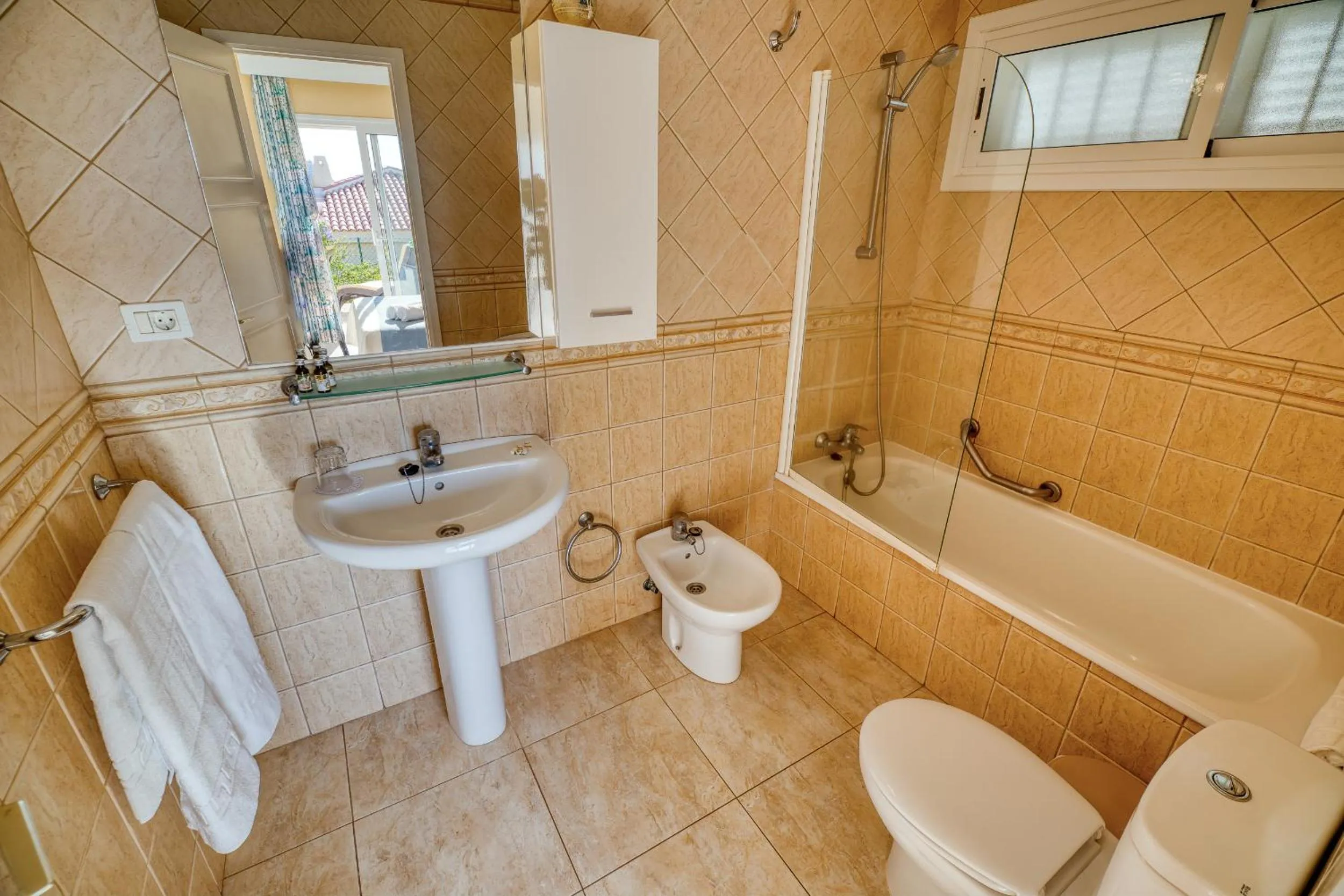 Shower in Ona Sueño Azul