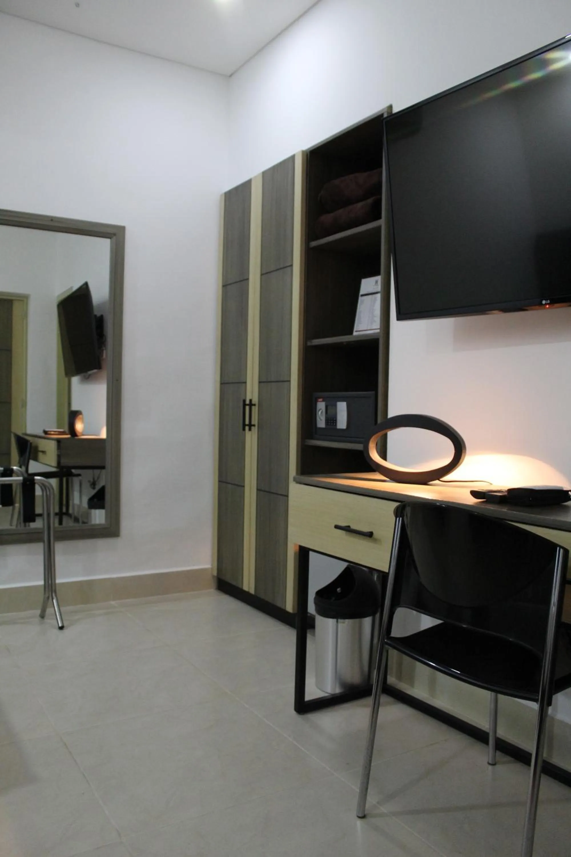 TV and multimedia in Hotel Merlott Lleras