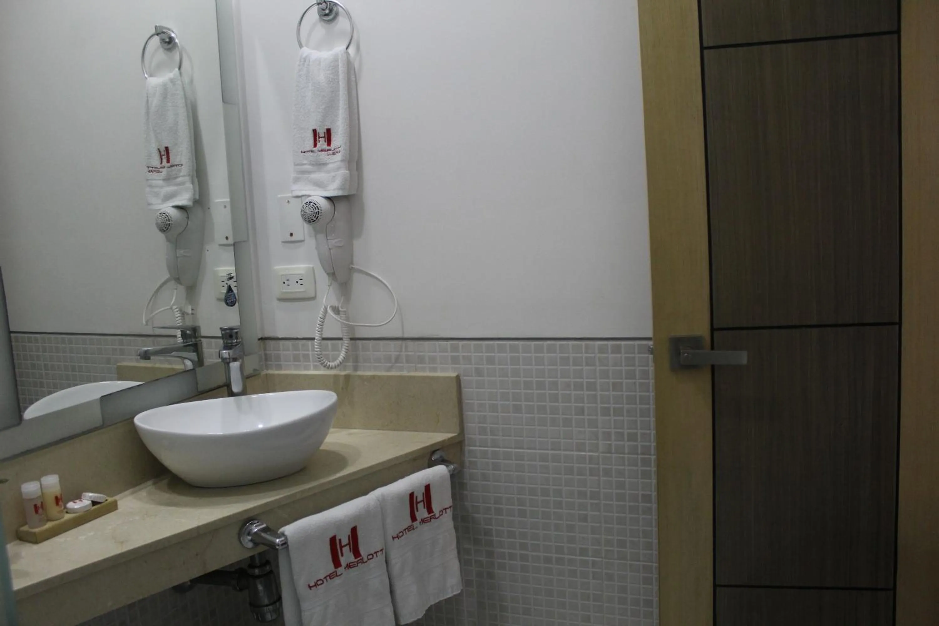 Bathroom in Hotel Merlott Lleras