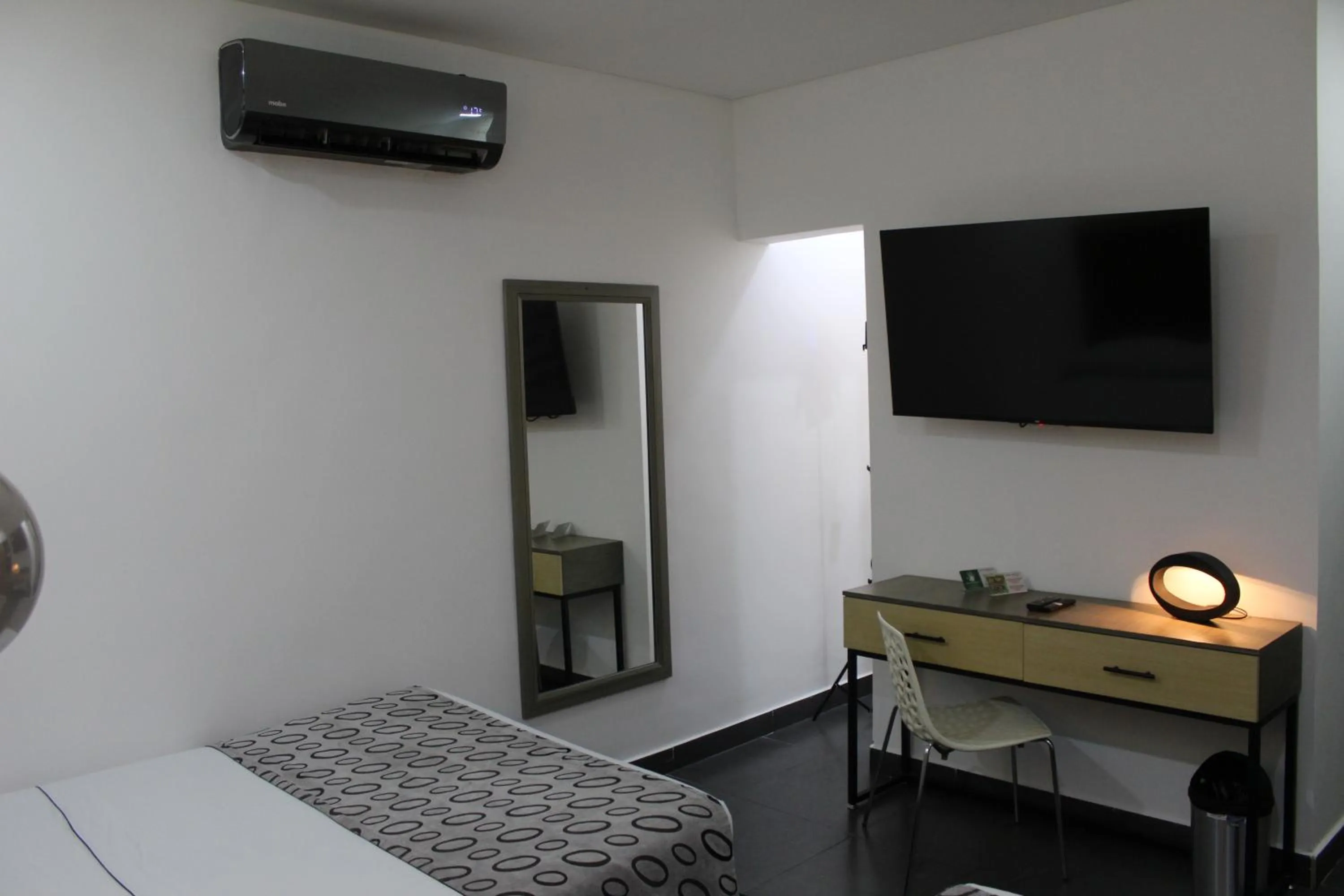 TV and multimedia, Bed in Hotel Merlott Lleras