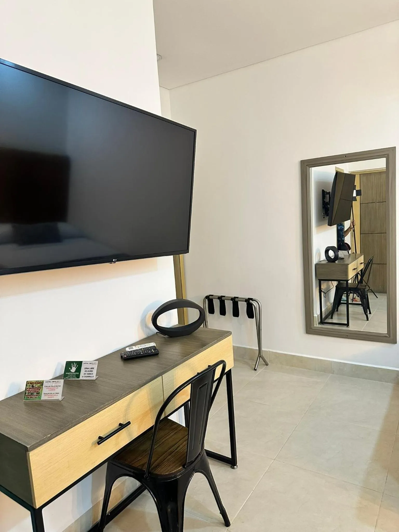TV and multimedia in Hotel Merlott Lleras