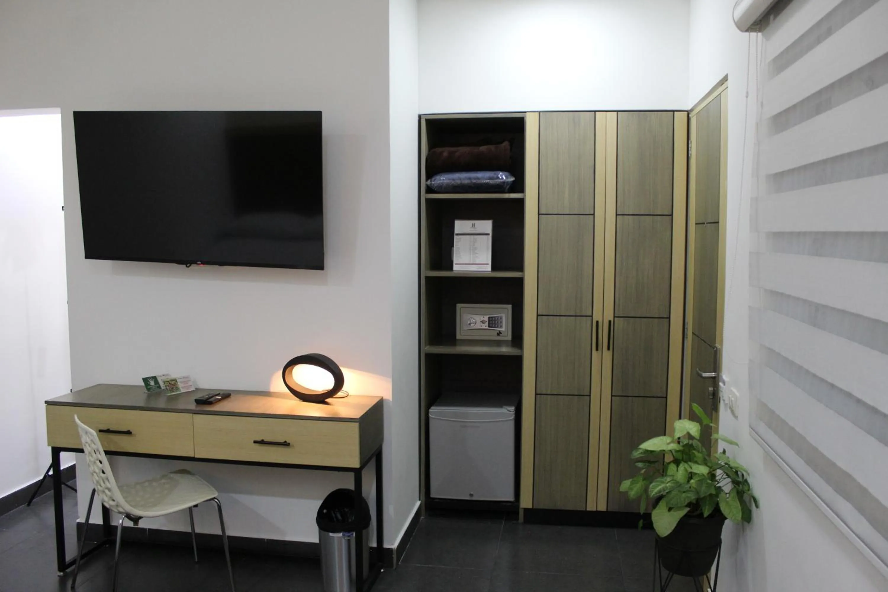 TV and multimedia in Hotel Merlott Lleras