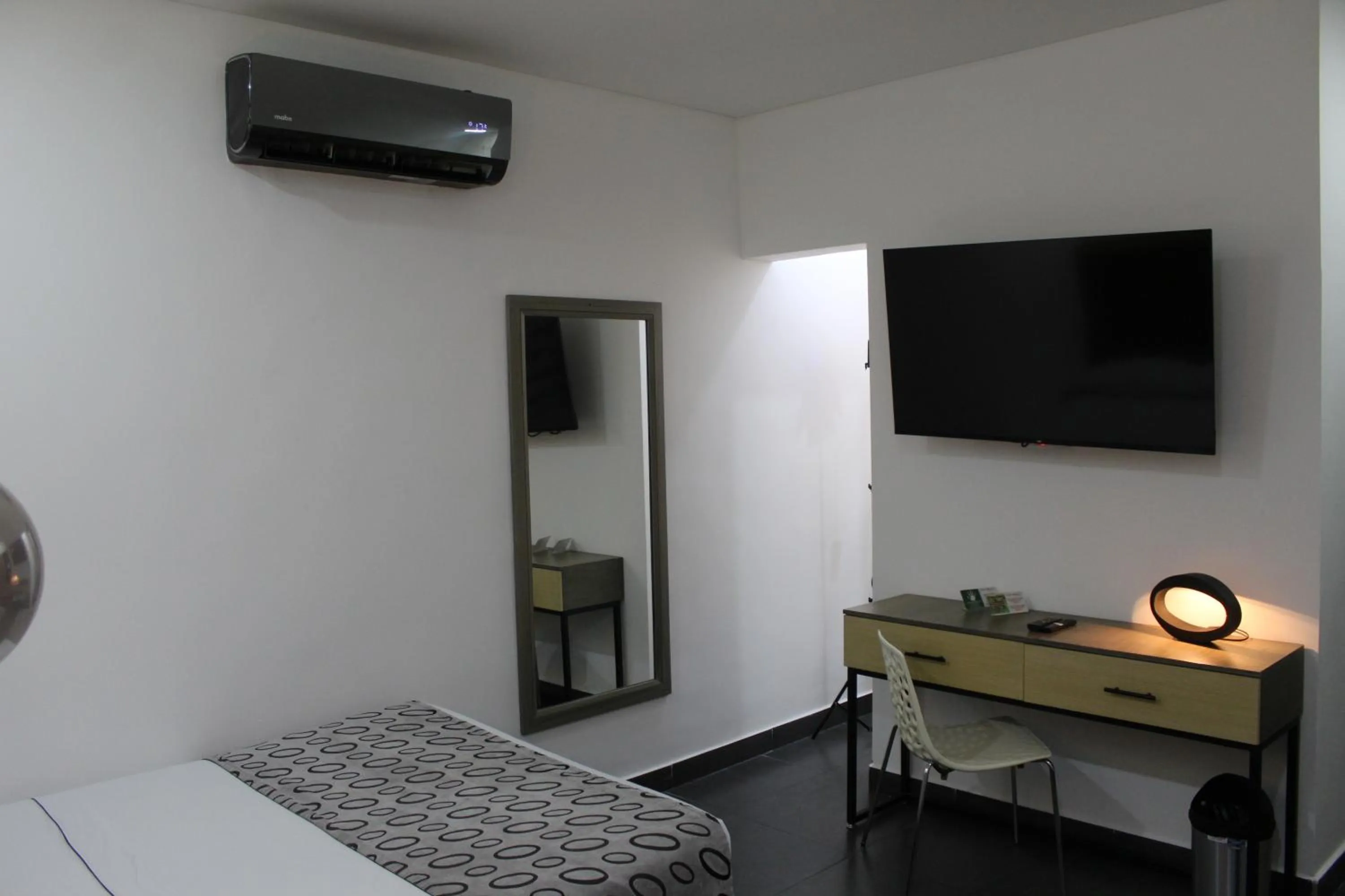 TV and multimedia, Bed in Hotel Merlott Lleras