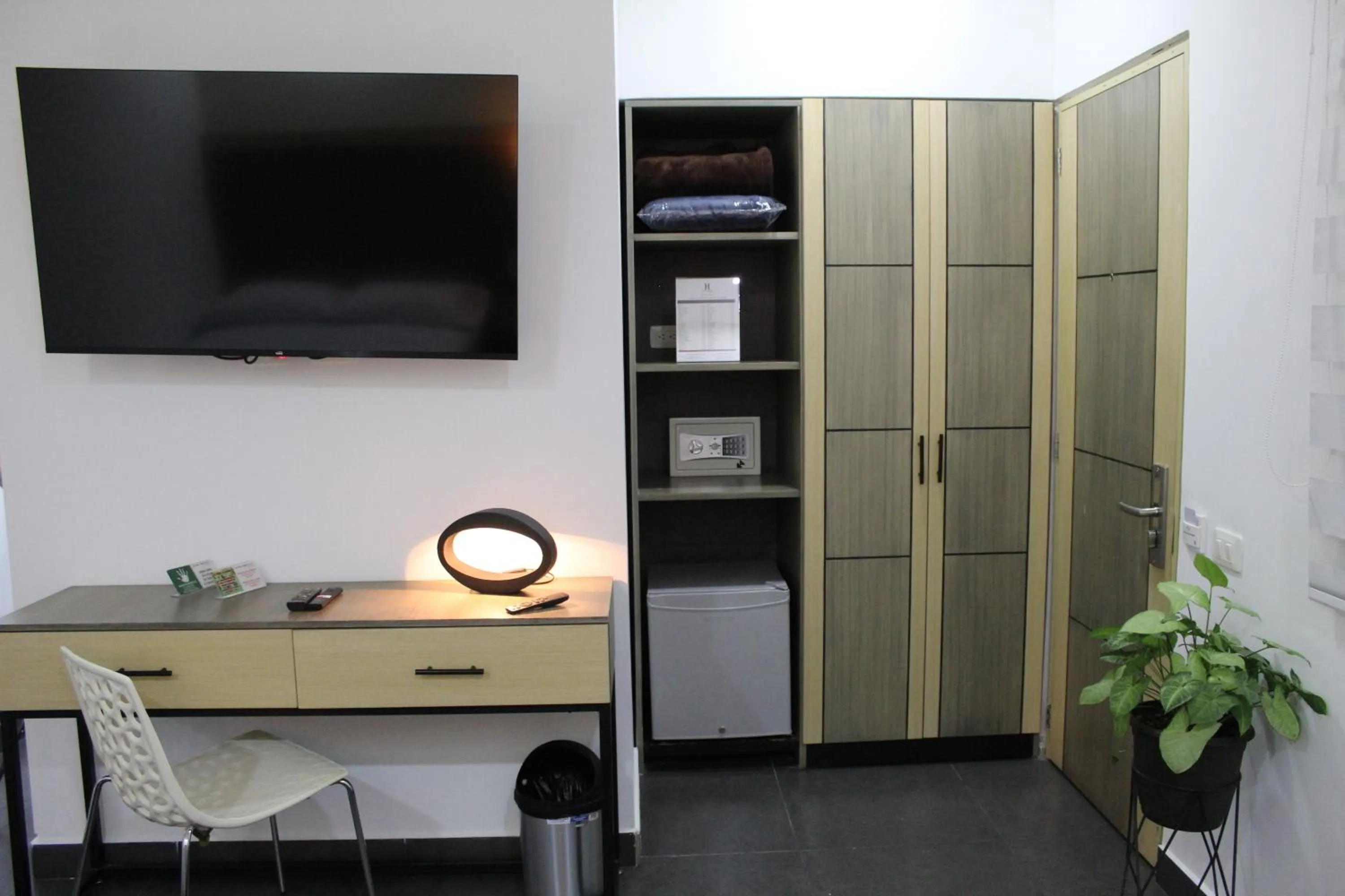 TV and multimedia in Hotel Merlott Lleras