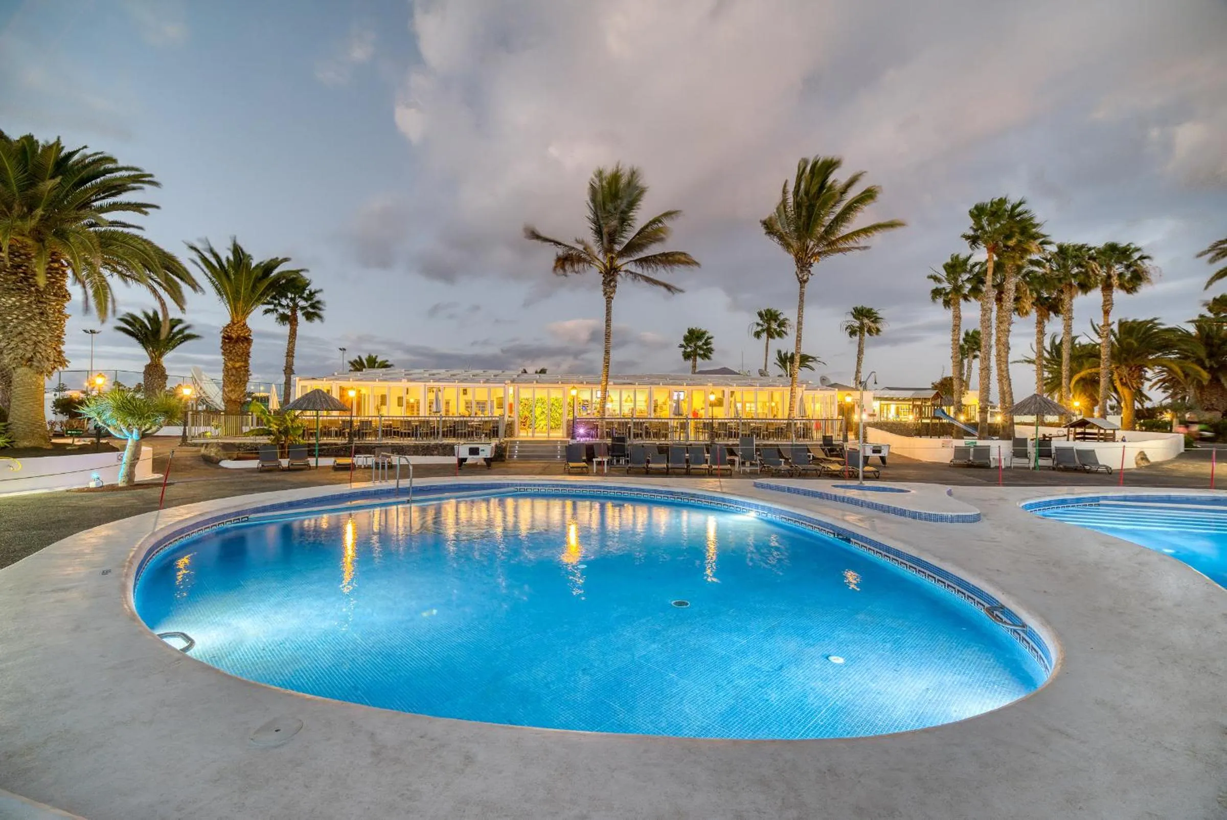 Swimming pool in Ona Las Brisas