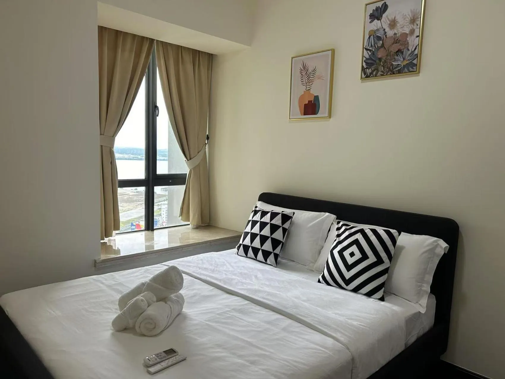Bed in R&F Princess Cove Cozy&Boutique Homestay By Wan Li Property Management