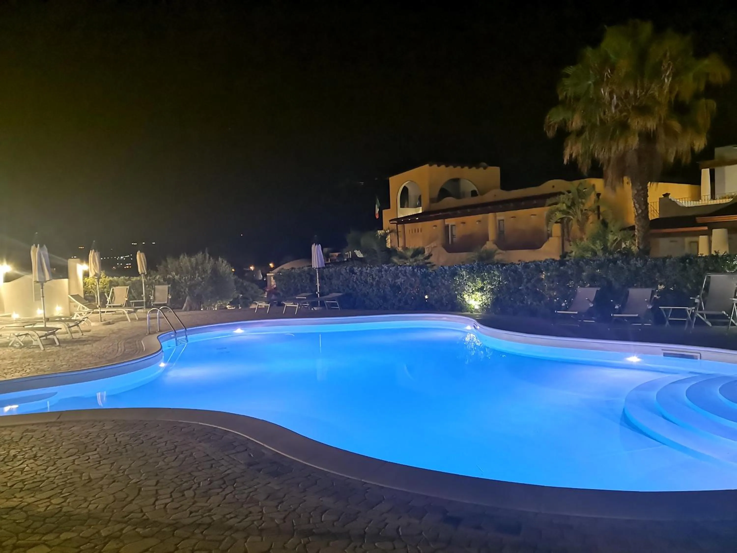 Swimming pool in Hotel Bougainville