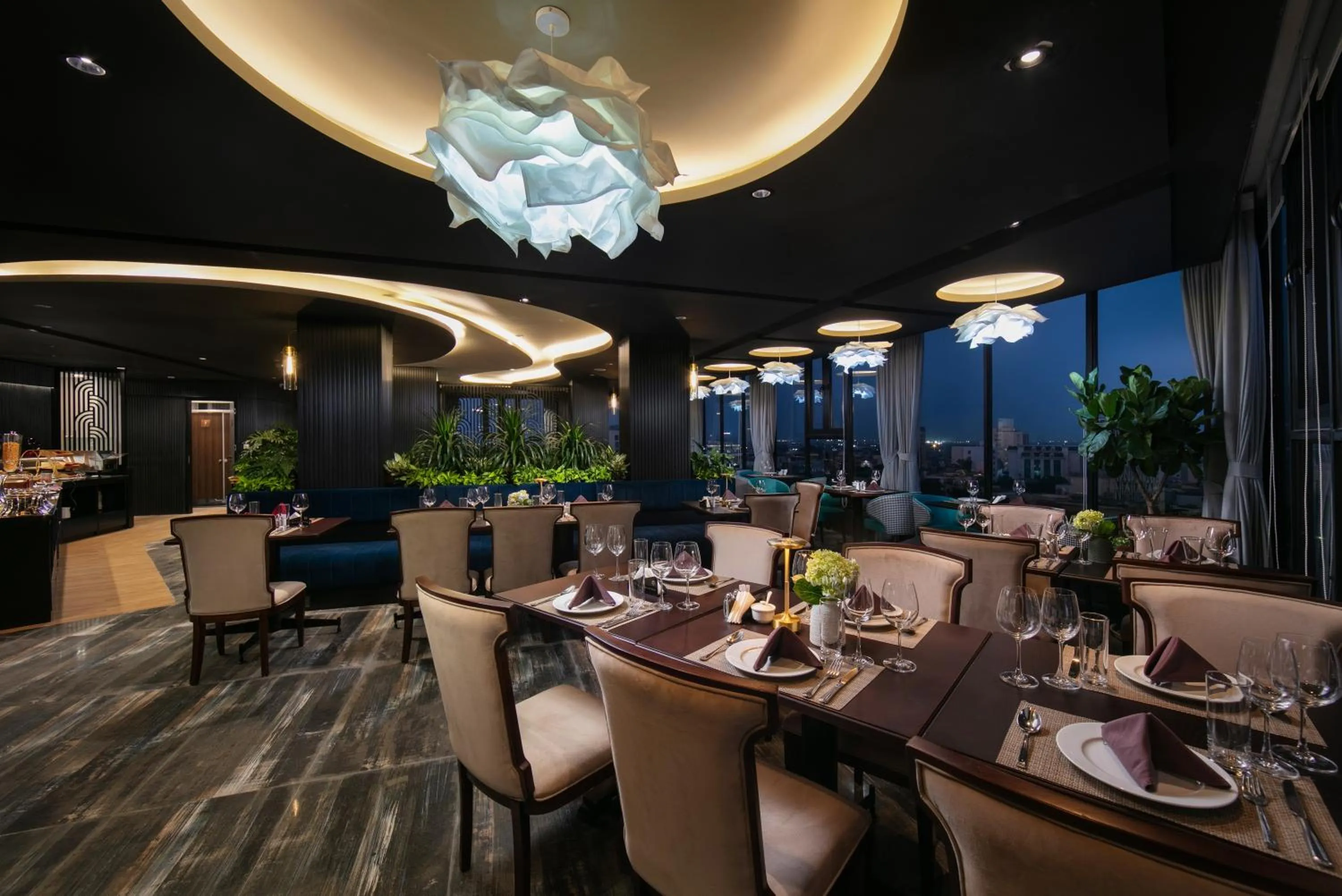 Restaurant/places to eat in MAY DE VILLE Corner Hotel