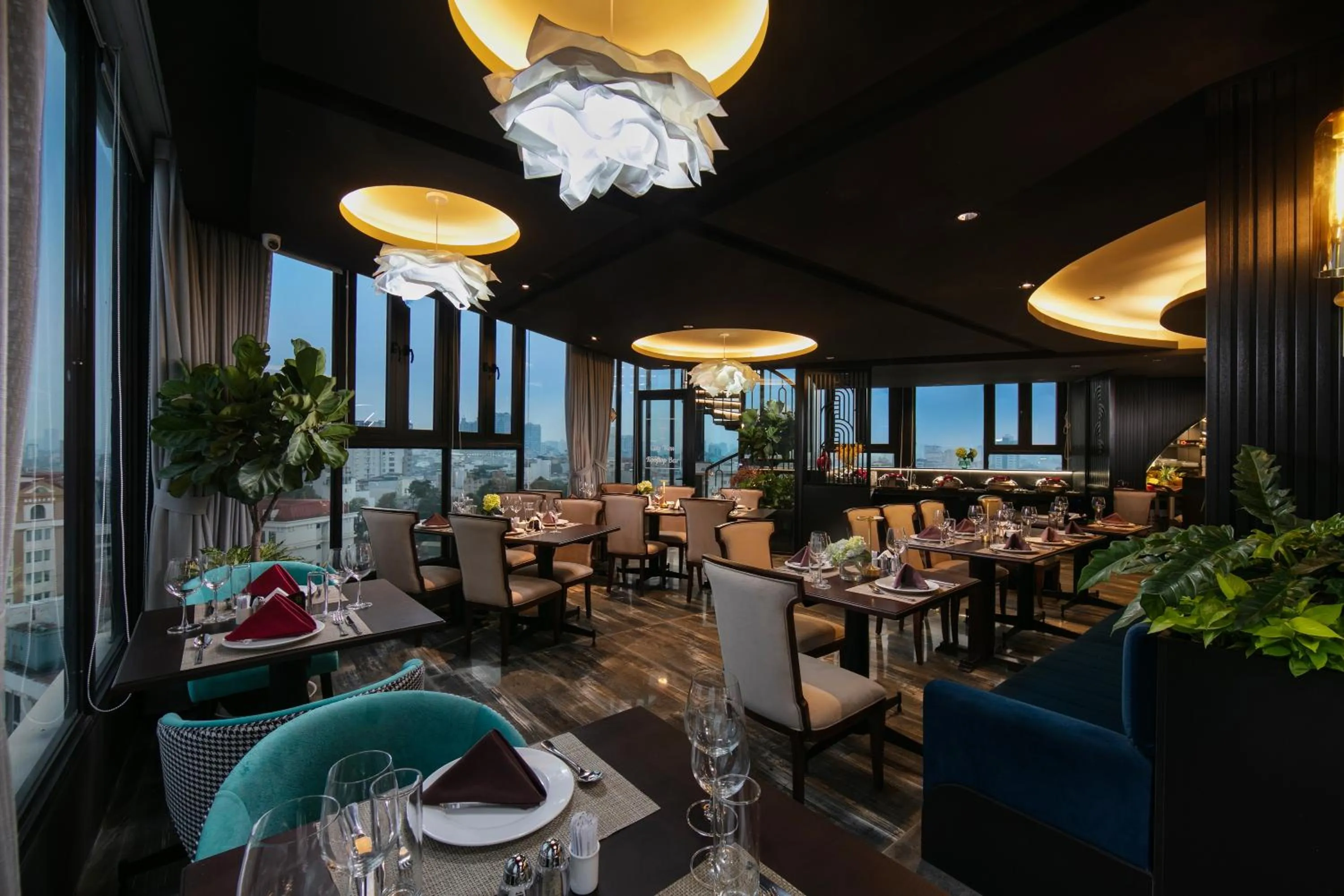 Restaurant/places to eat in MAY DE VILLE Corner Hotel