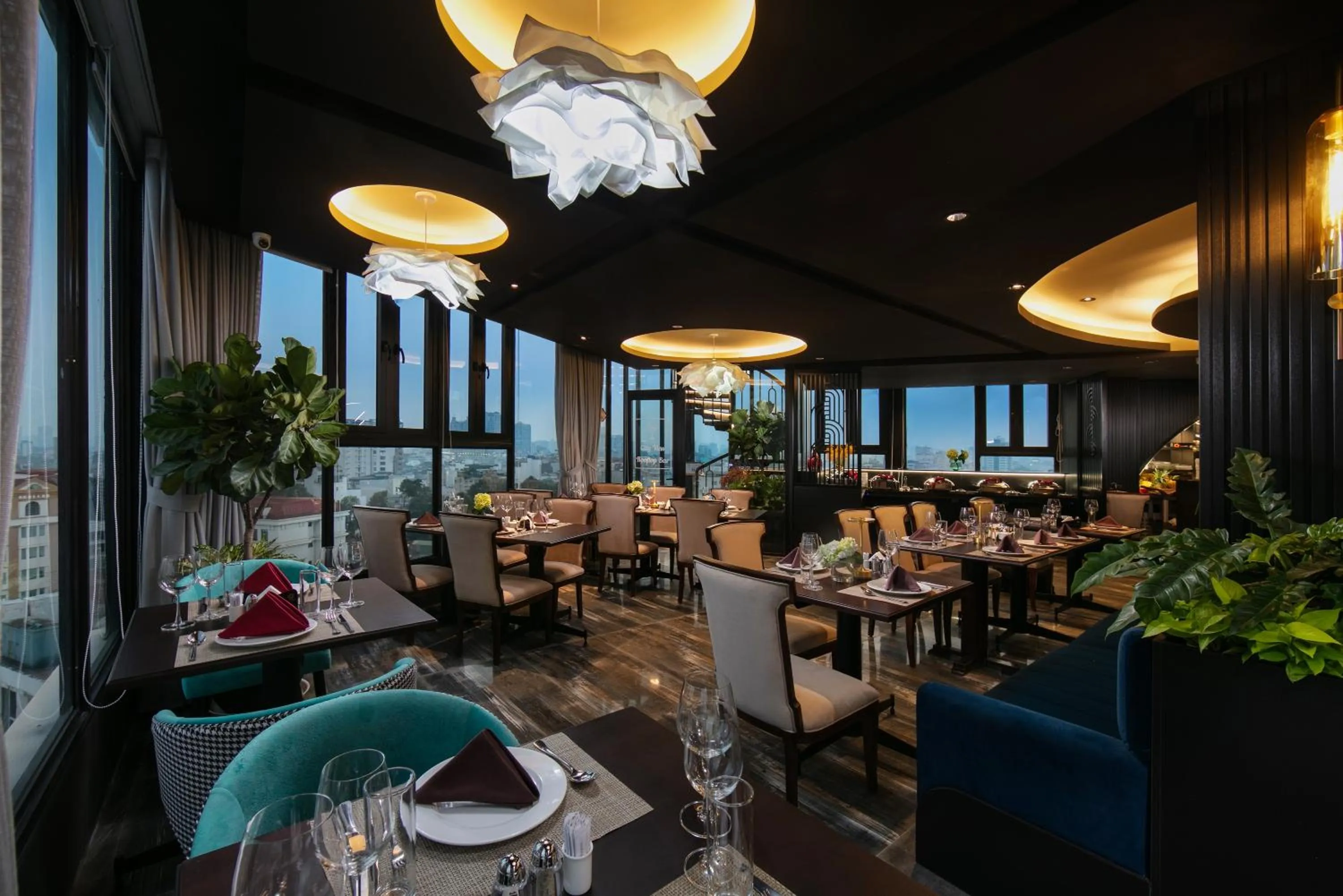 Restaurant/places to eat in MAY DE VILLE Corner Hotel