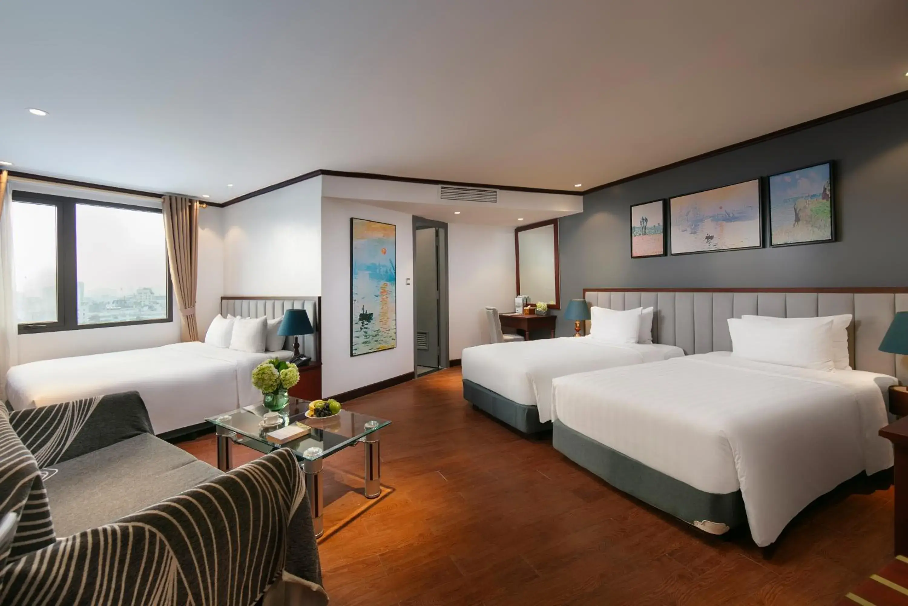 Family City View in MAY DE VILLE Corner Hotel Family City View in MAY DE VILLE Corner Hotel