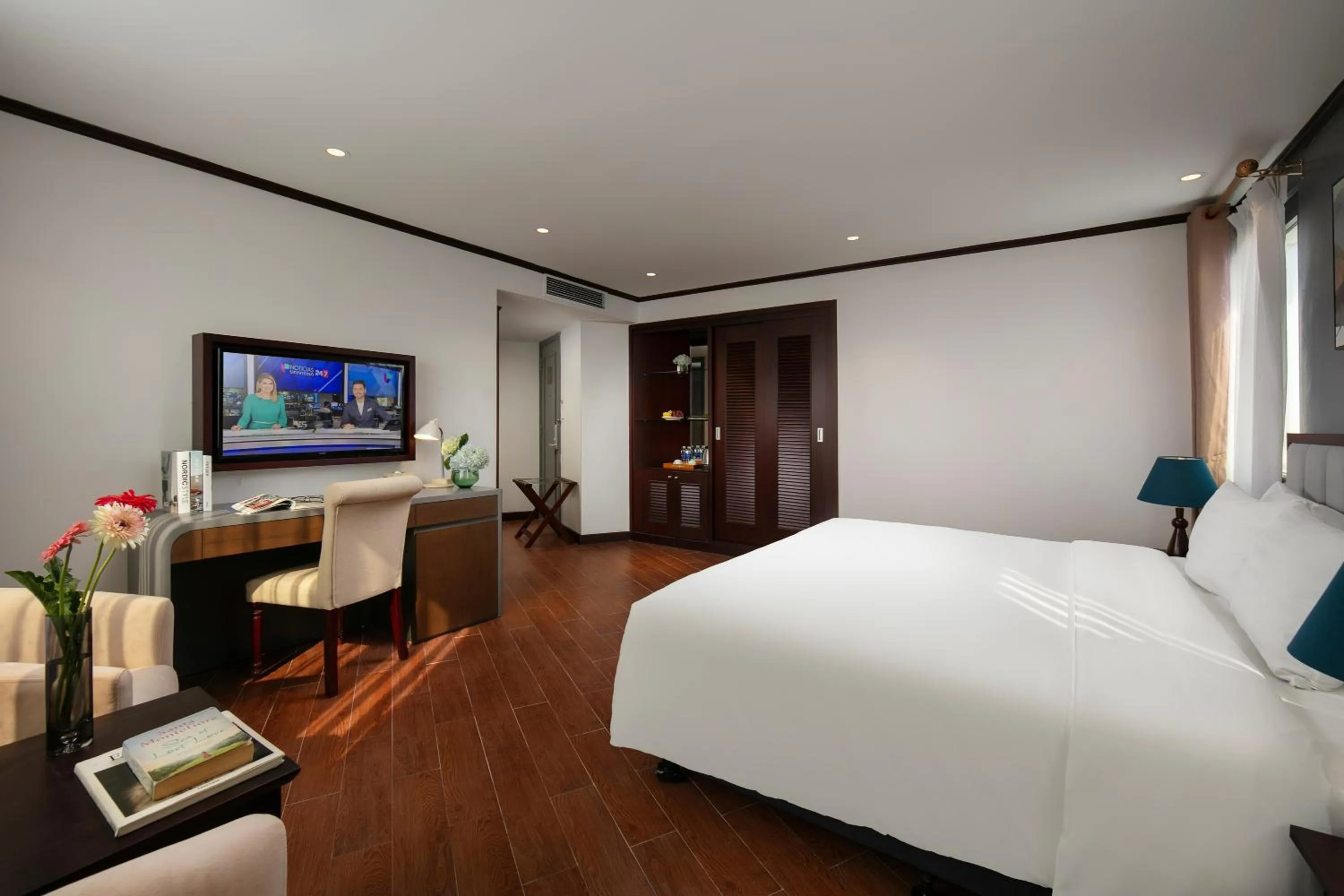 Bedroom, Bed in MAY DE VILLE Corner Hotel