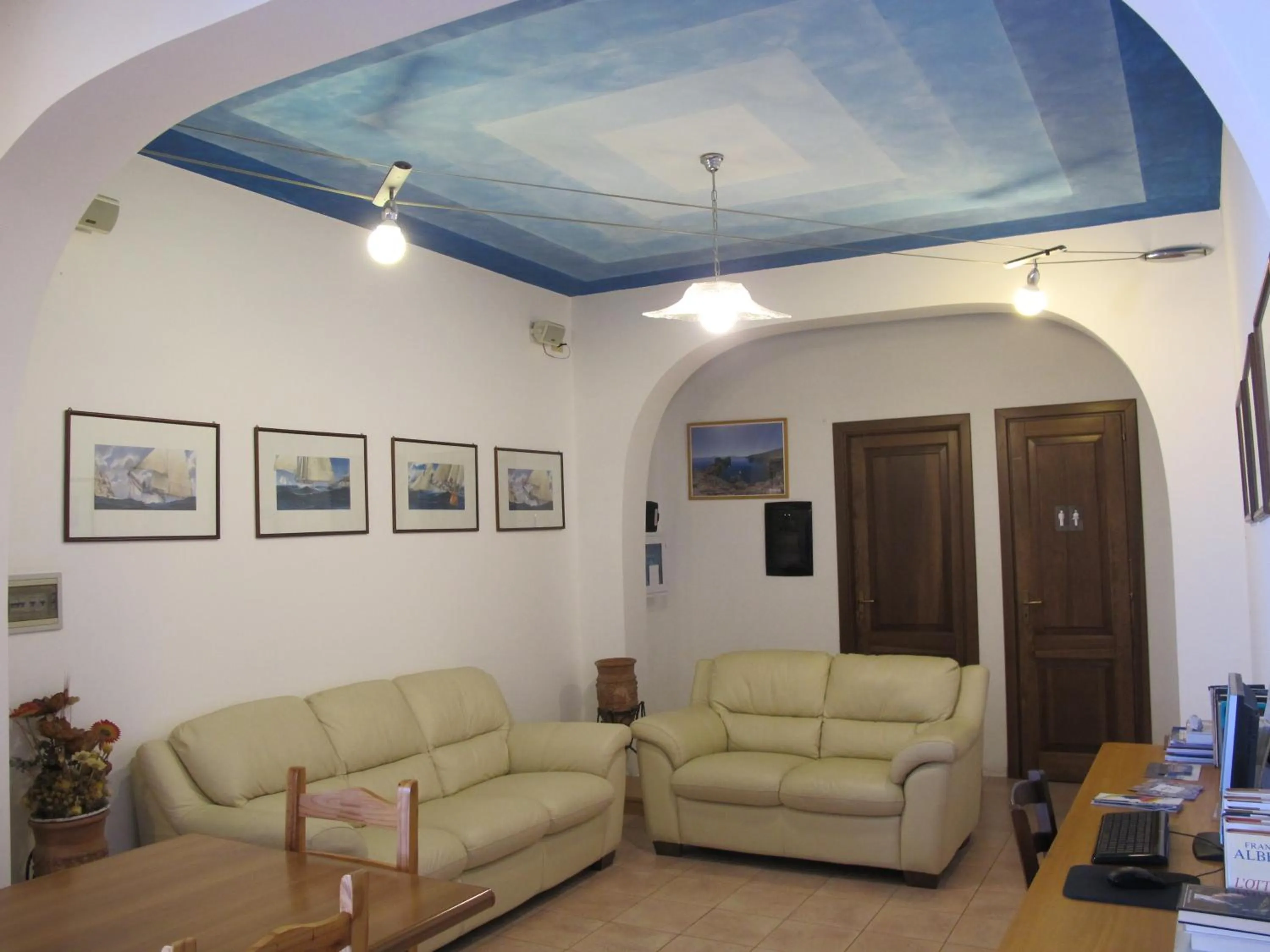 TV and multimedia in Hotel Residence La Villetta