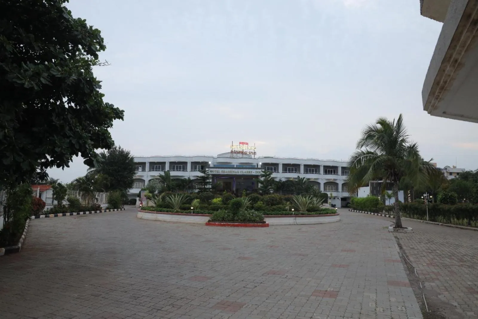 Facade/entrance in Hotel Shashinag Residency
