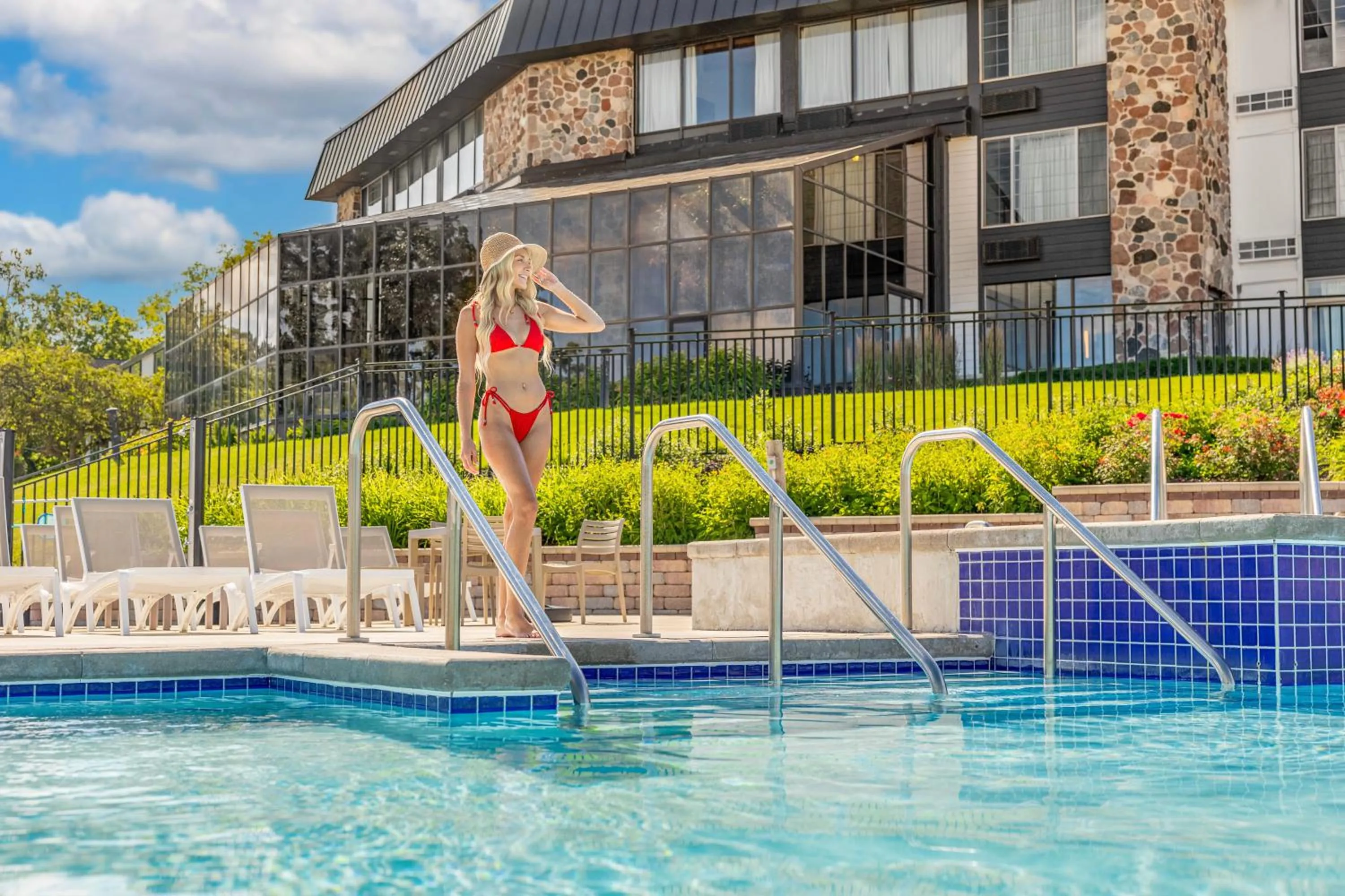 Swimming pool in Destination Geneva National