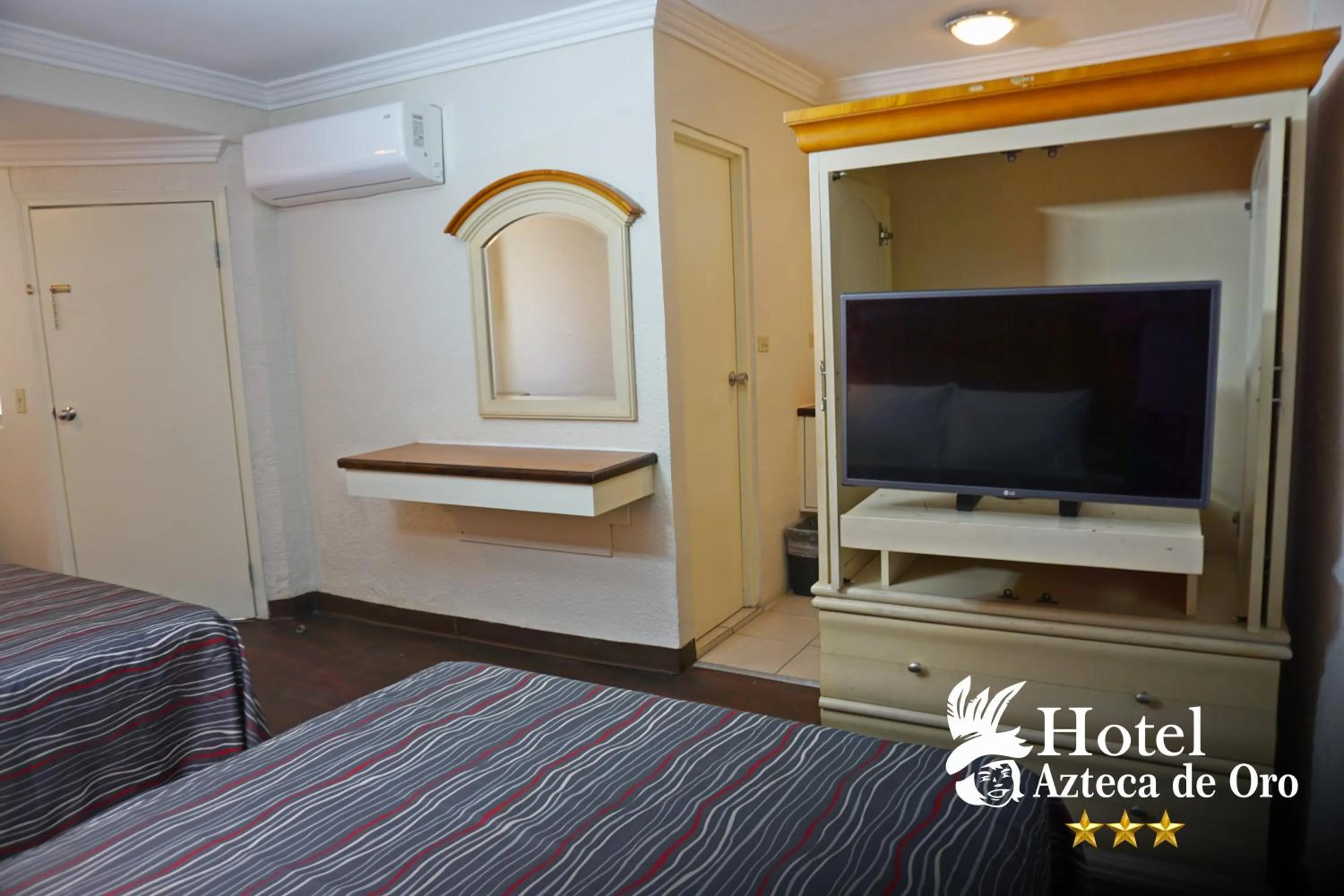 TV and multimedia, Bed in Hotel Azteca de Oro Mexicali