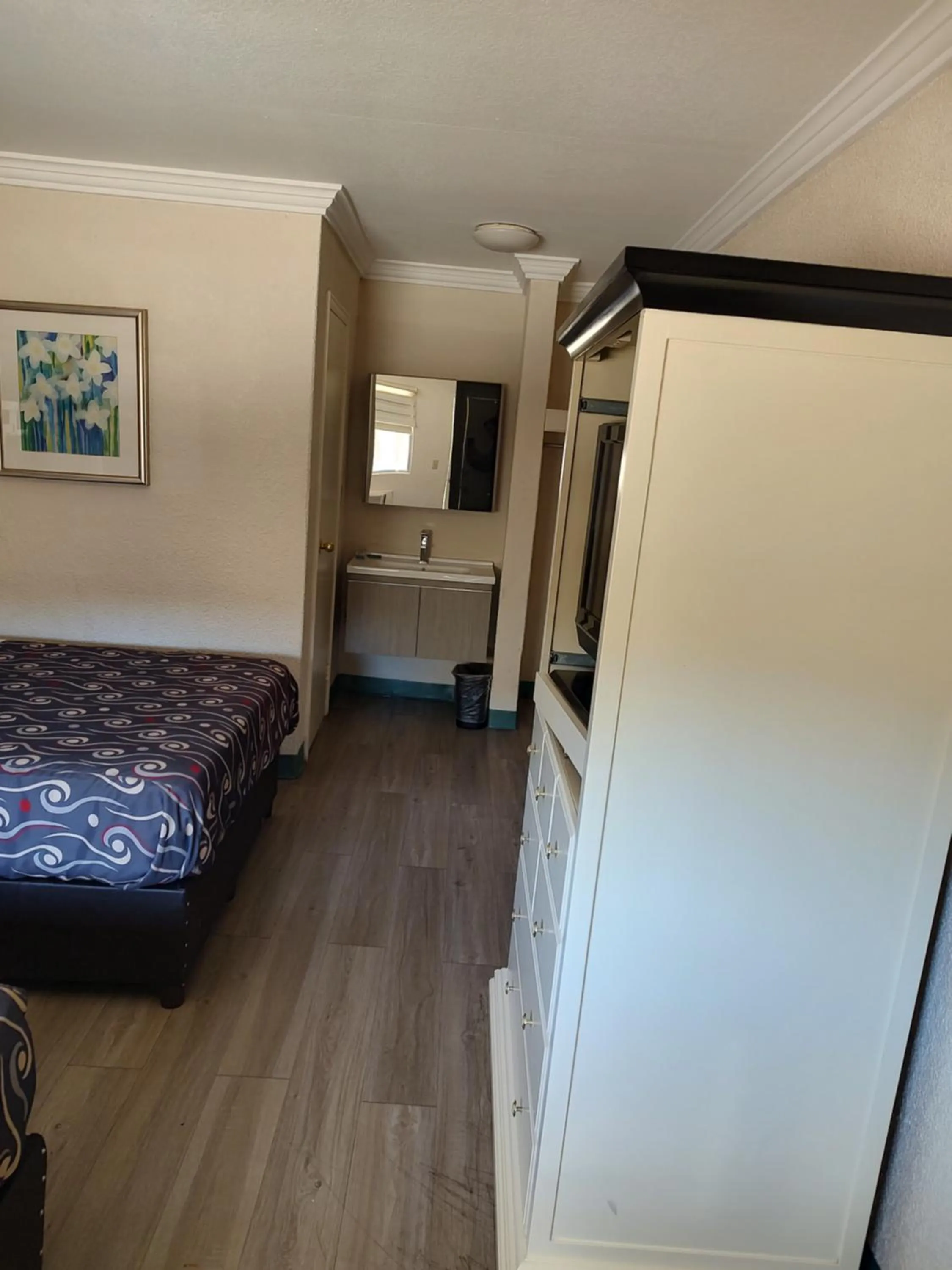 Photo of the whole room, Bed in Hotel Azteca de Oro Mexicali