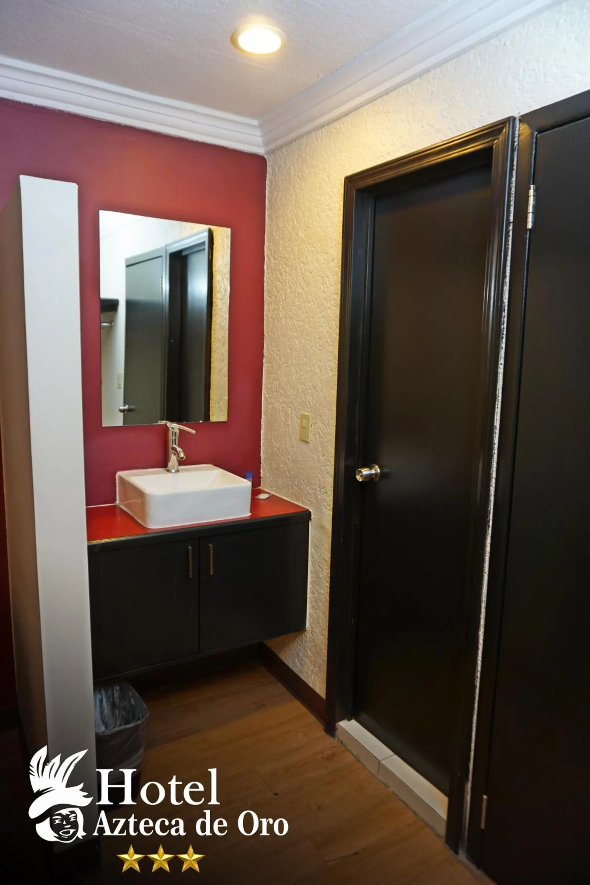 Bathroom in Hotel Azteca de Oro Mexicali