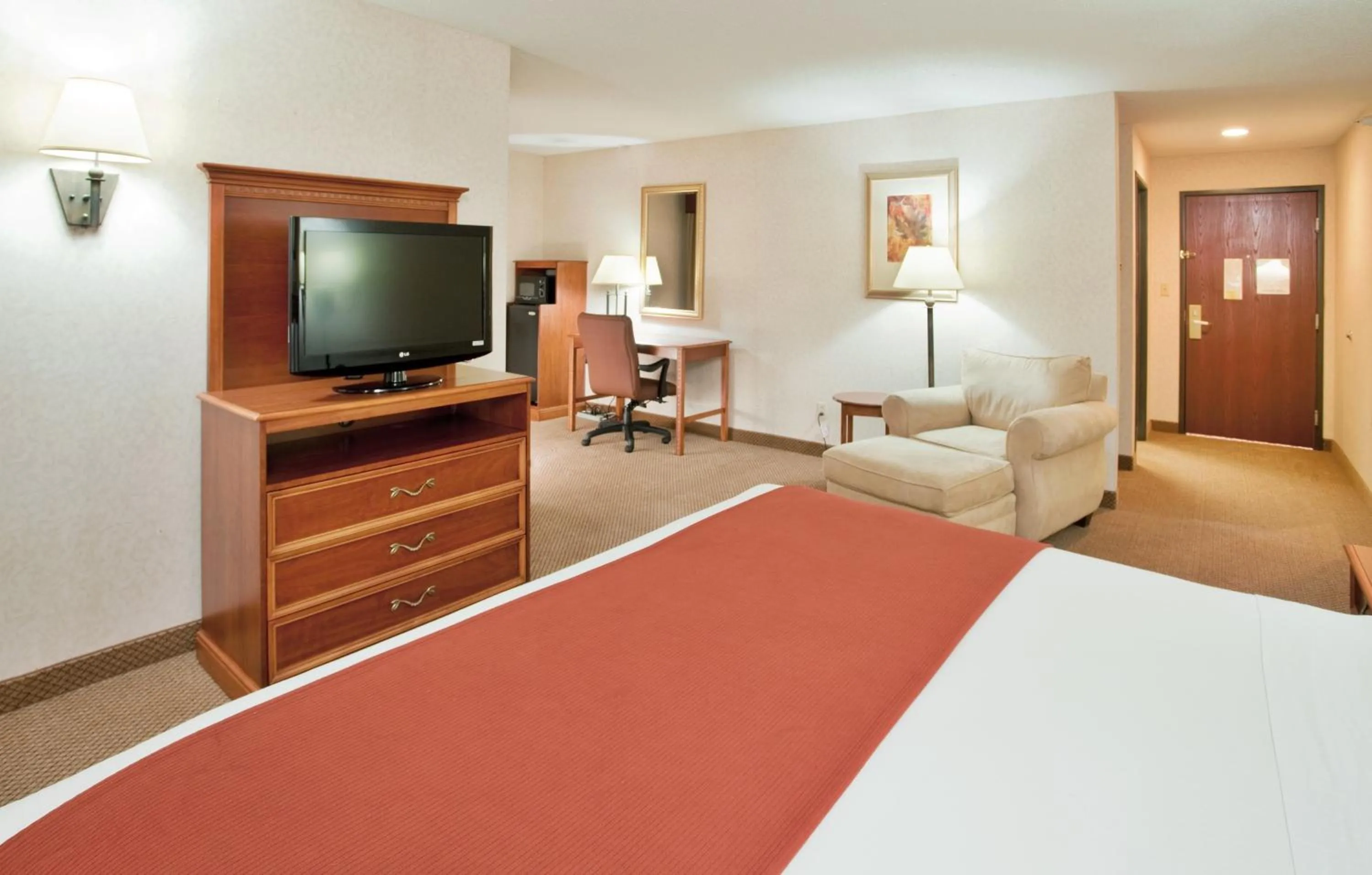 Bed in Seasons Inn & Suites Highland